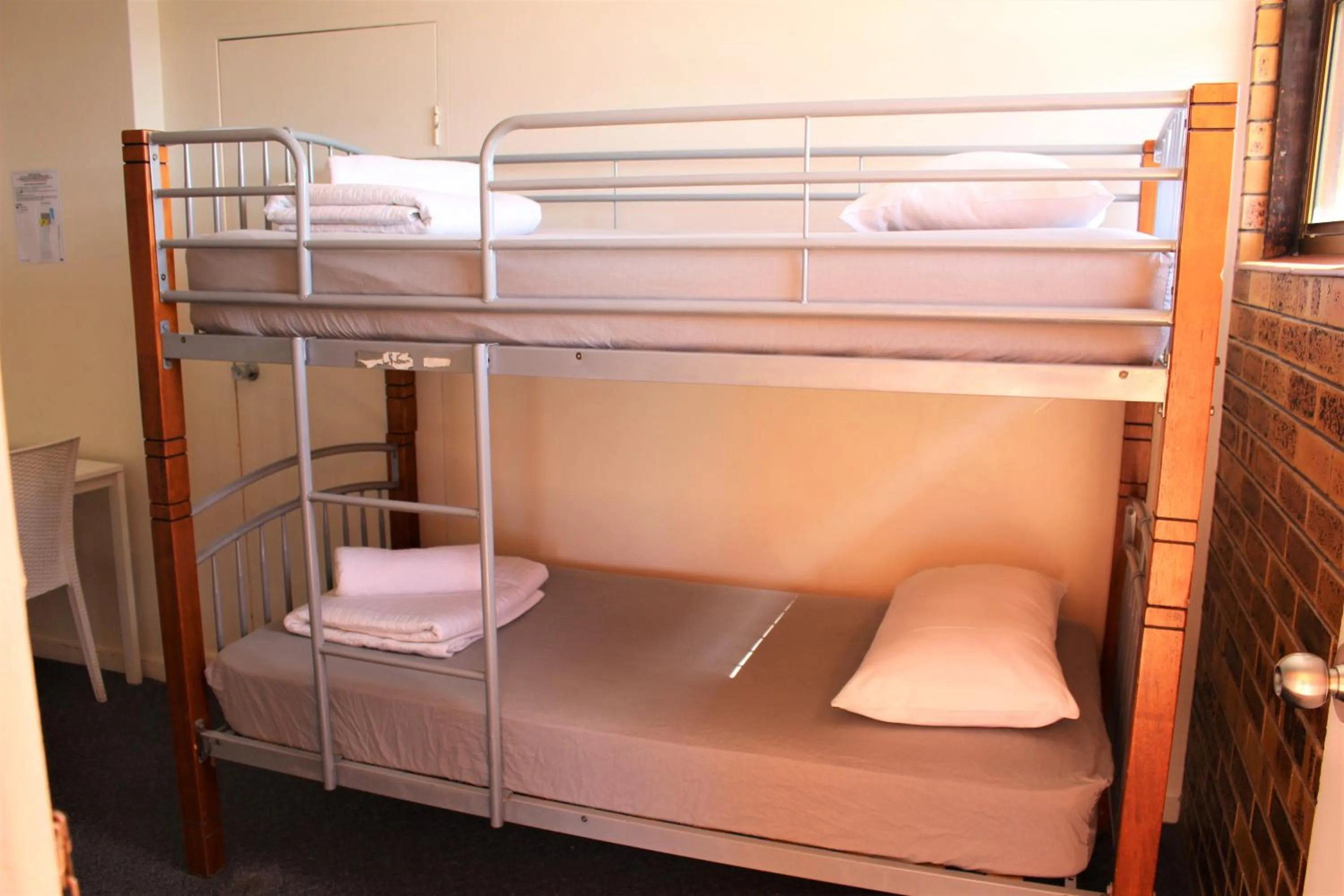 Bed in Camden Motor Inn