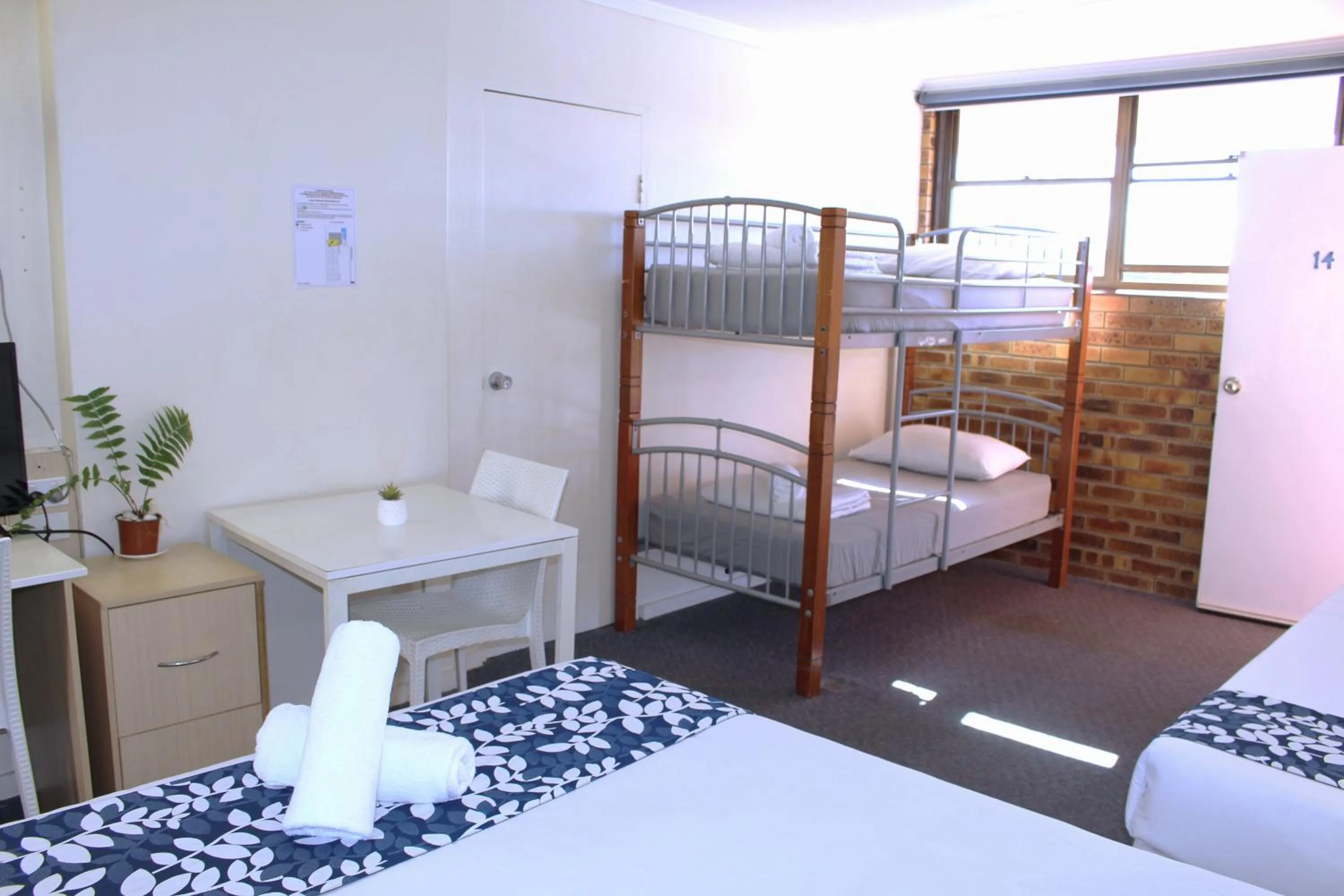 Bed in Camden Motor Inn