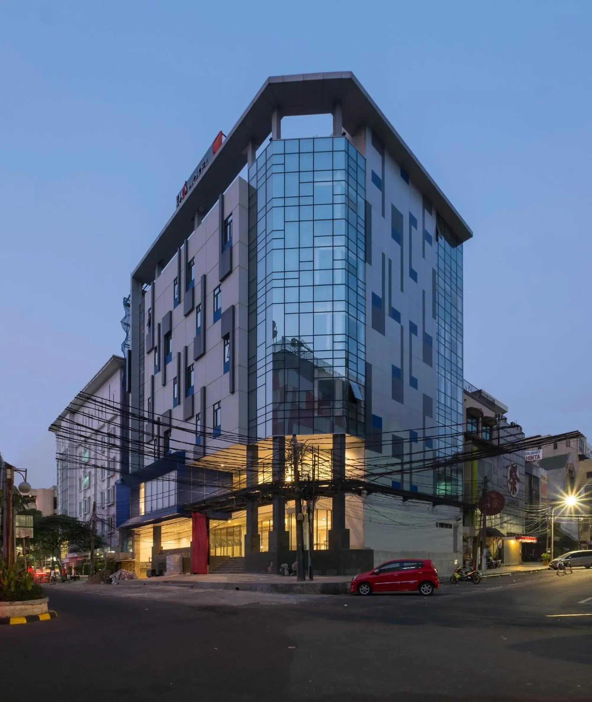 Property building in Hotel 88 Blok M Jakarta By WH Property building in Hotel 88 Blok M Jakarta By WH