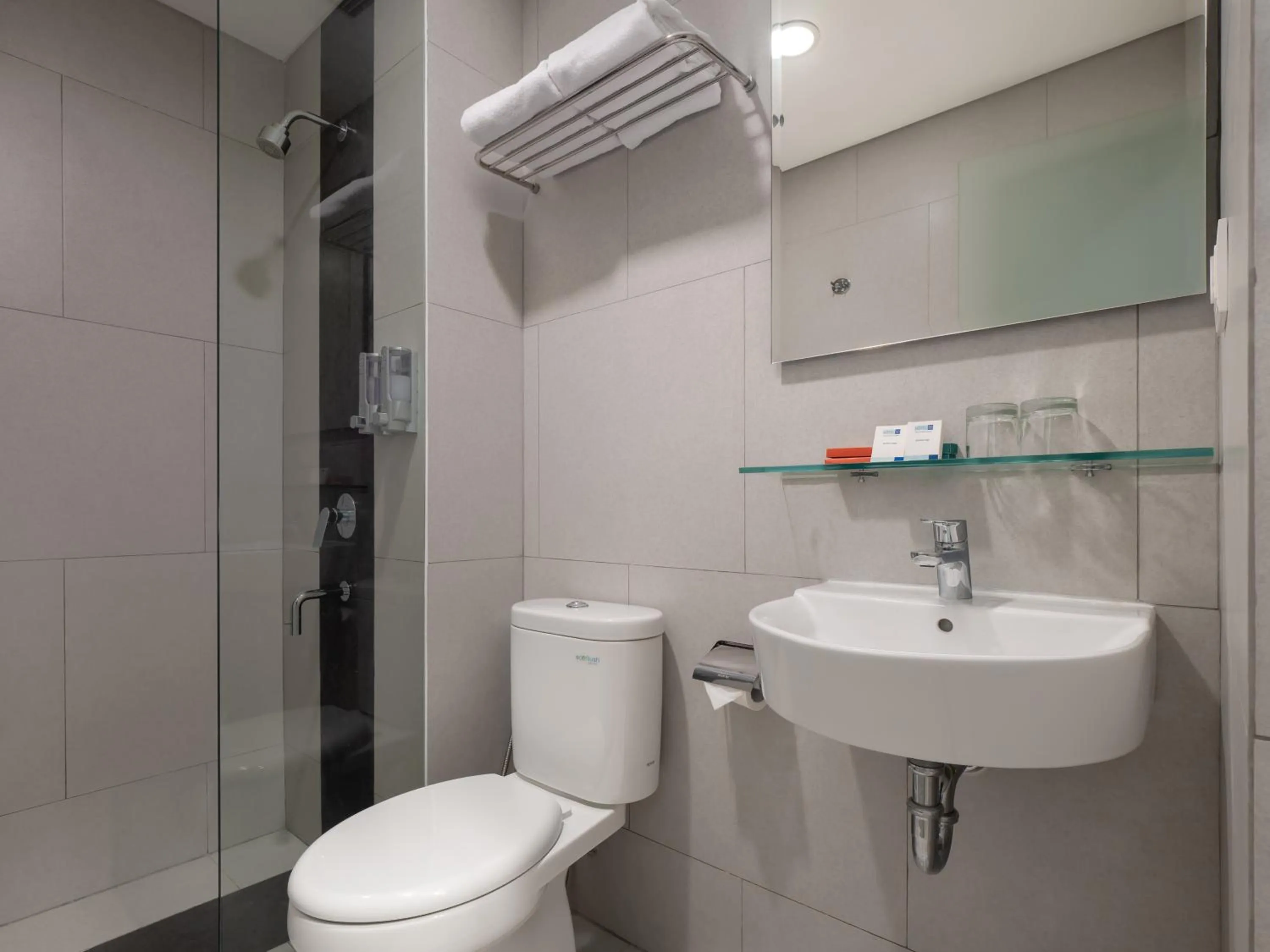 Bathroom in Hotel 88 Blok M Jakarta By WH