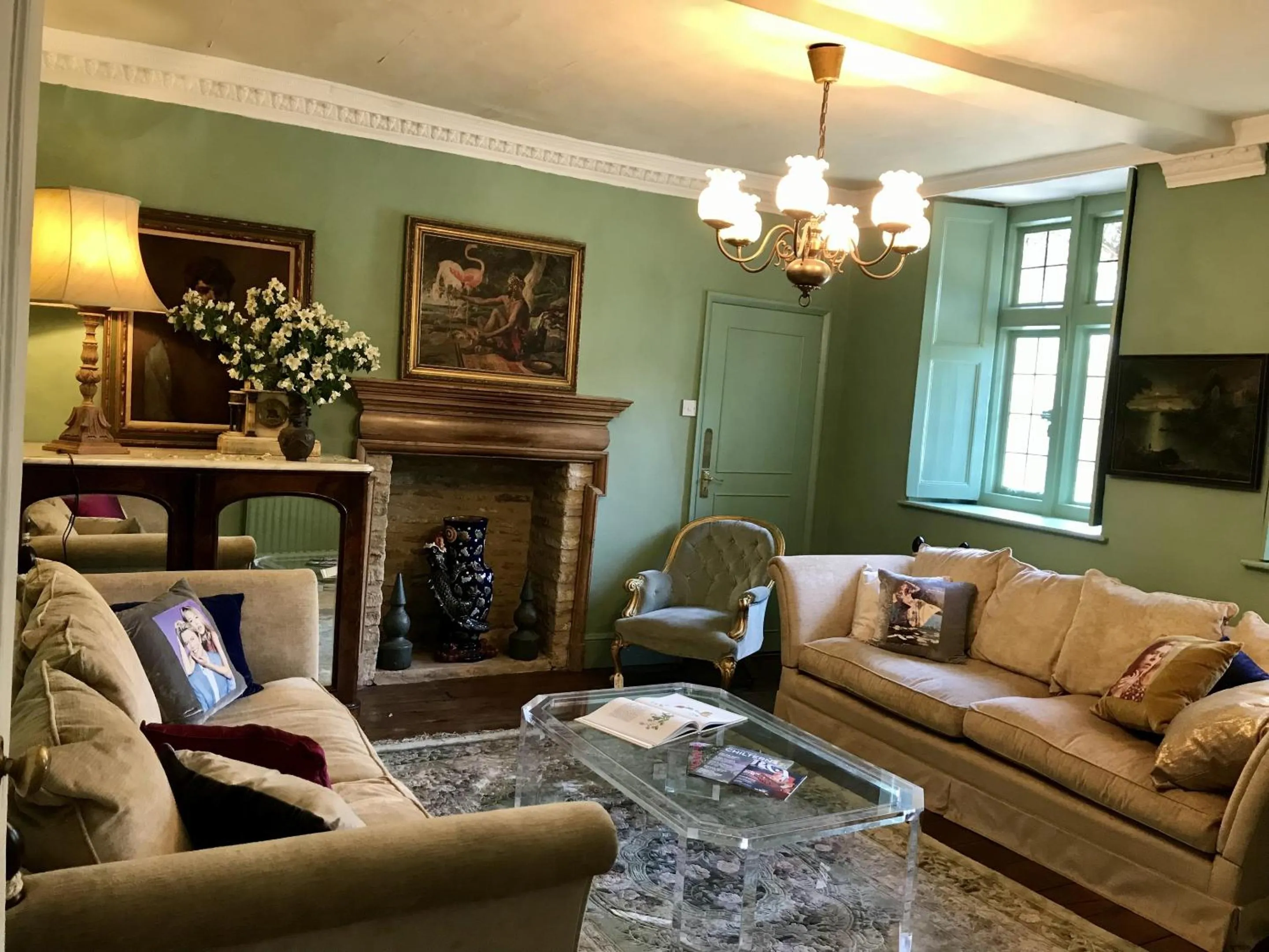 Living room in Buscot Manor