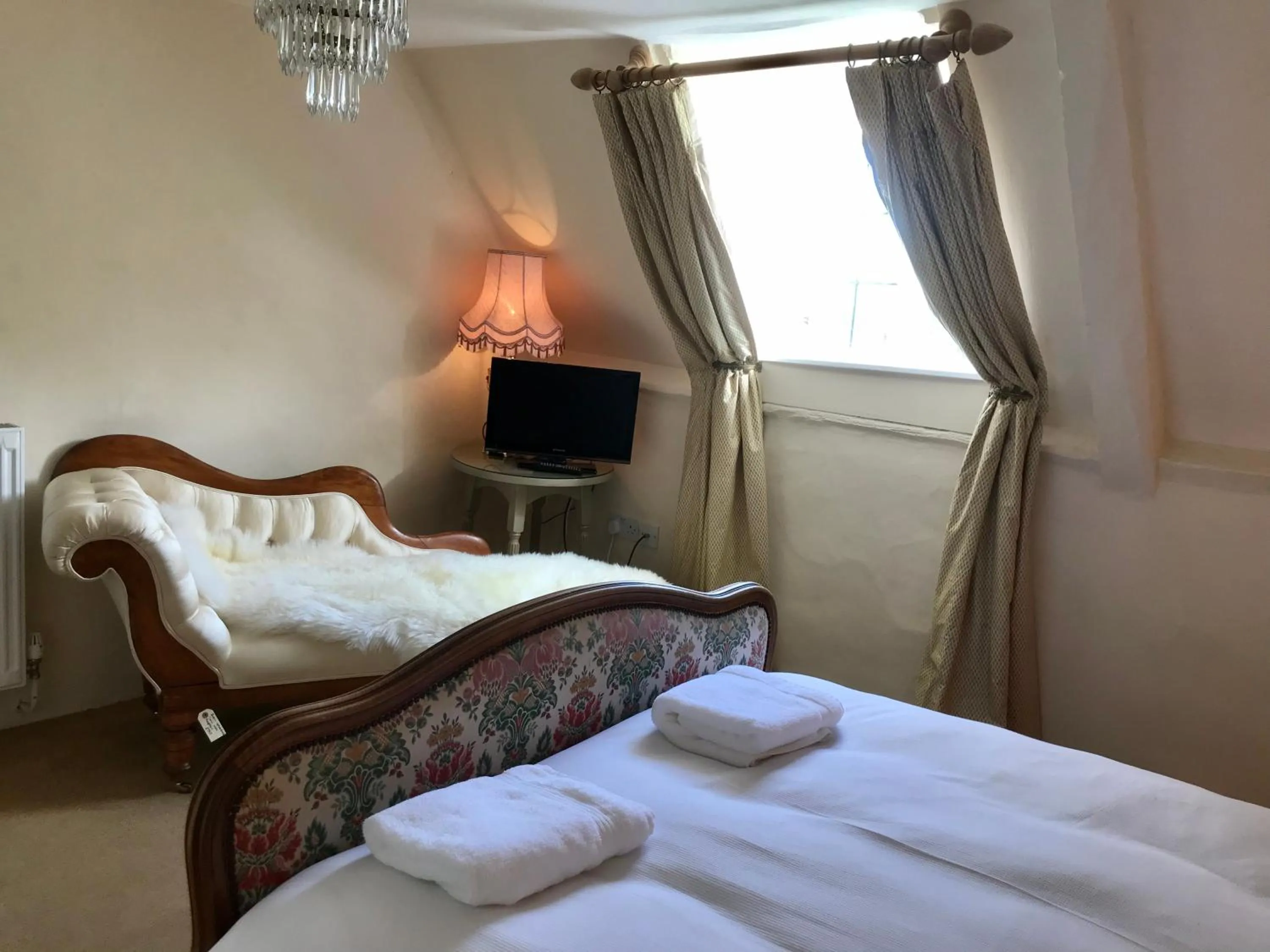 Bedroom, Bed in Buscot Manor