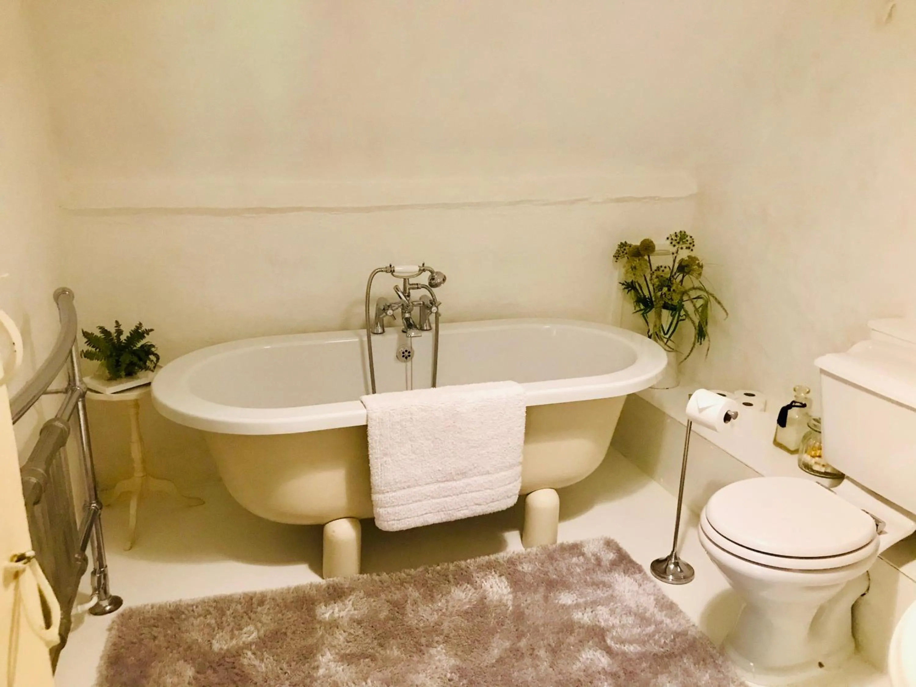 Bathroom in Buscot Manor