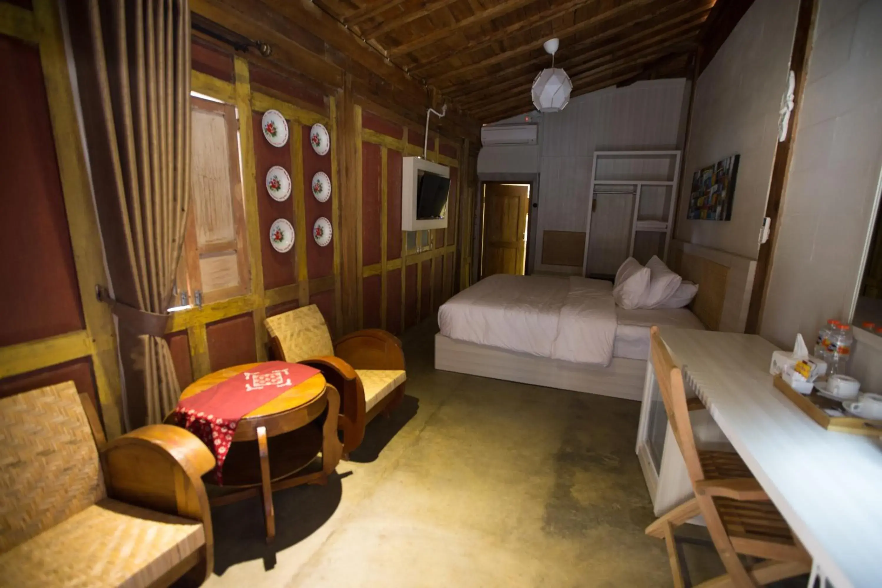 Deluxe Double Room with Bath in Kampung Lawasan Heritage Cottage Deluxe Double Room with Bath in Kampung Lawasan Heritage Cottage