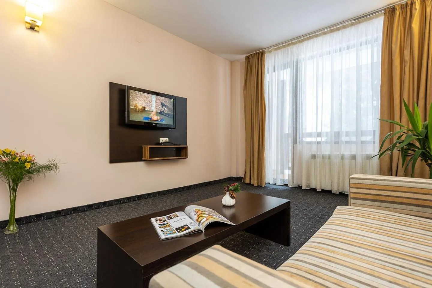 Living room, Bed in Hotel Mursalitsa by HMG - Half board