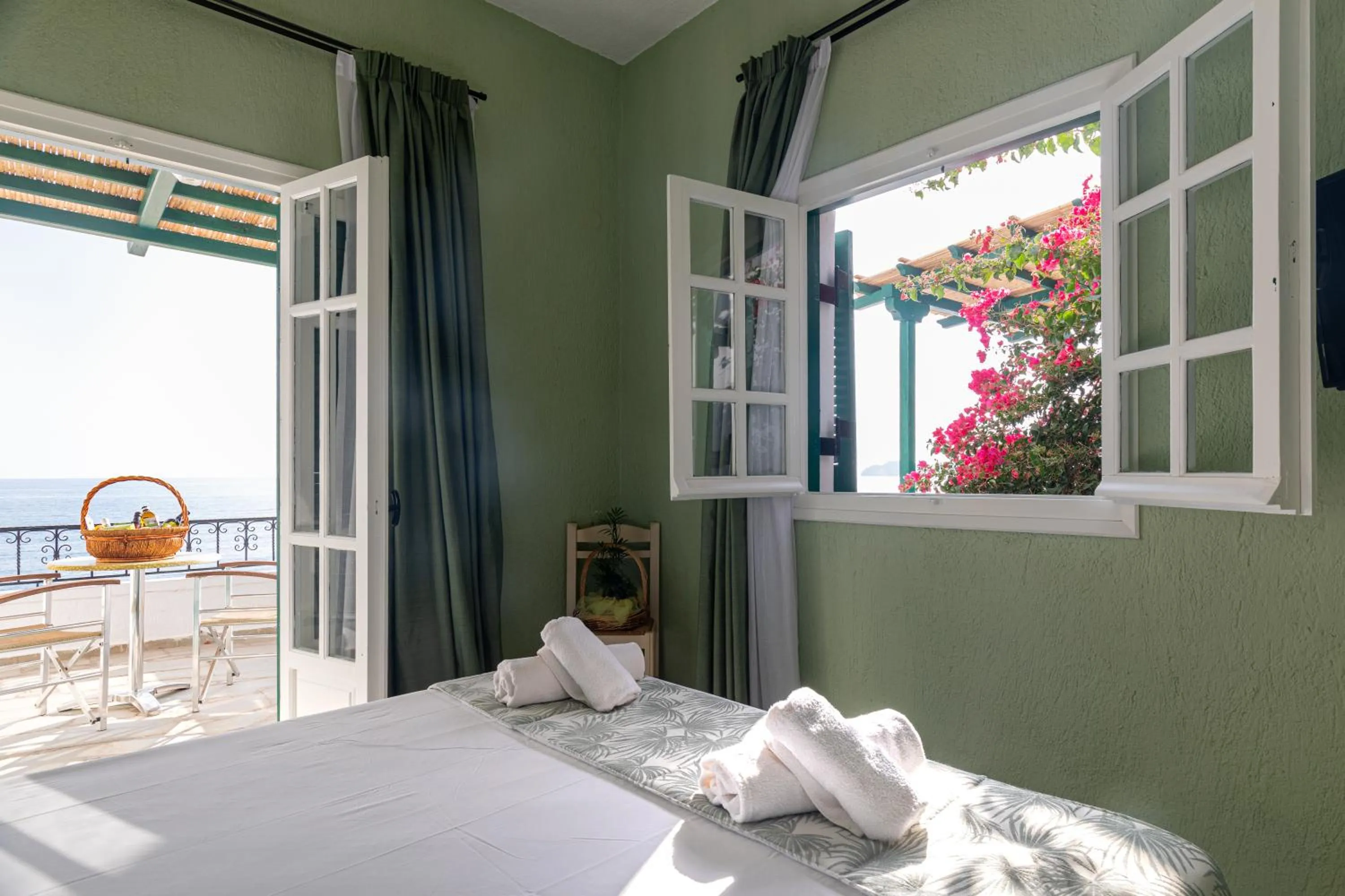 Sea view, Bed in Triton Authentic Cretan Hotel