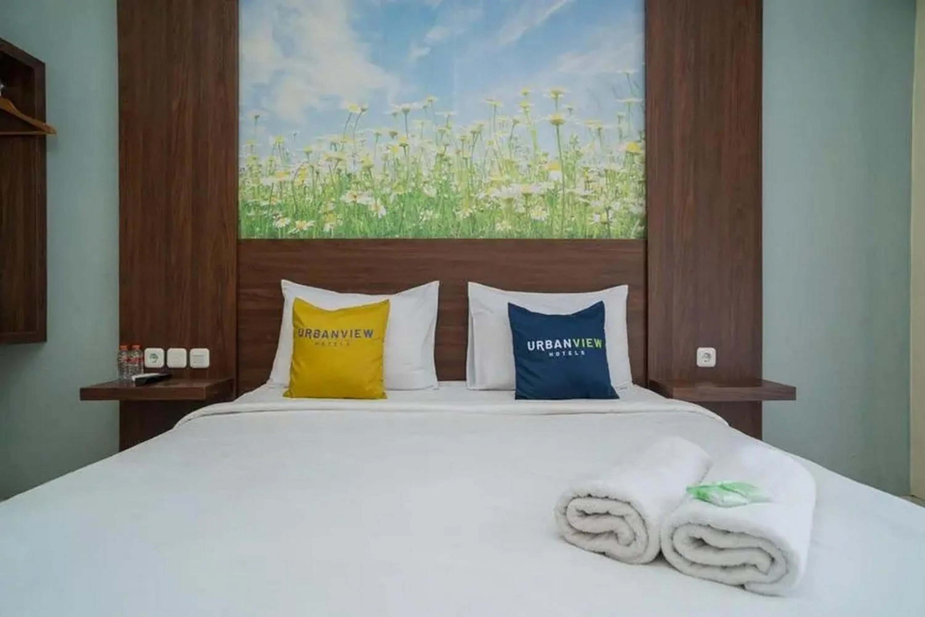 Bed in Urbanview Hotel Omah Anin Batu by RedDoorz