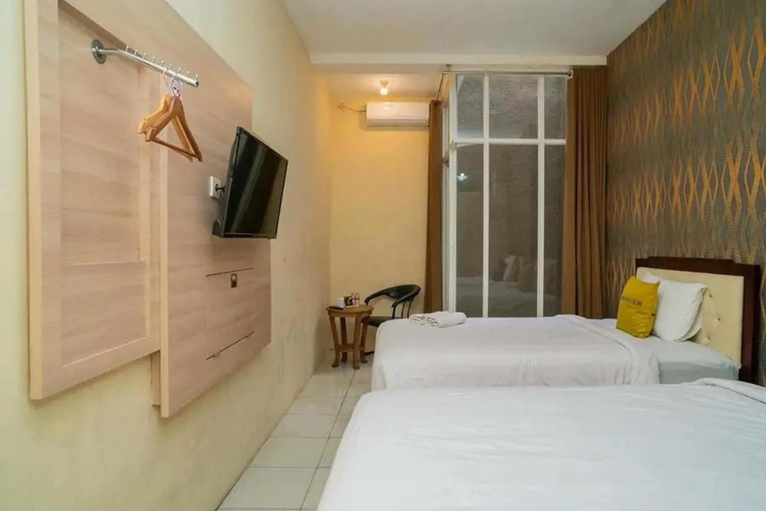 Bed in Urbanview Hotel Omah Anin Batu by RedDoorz