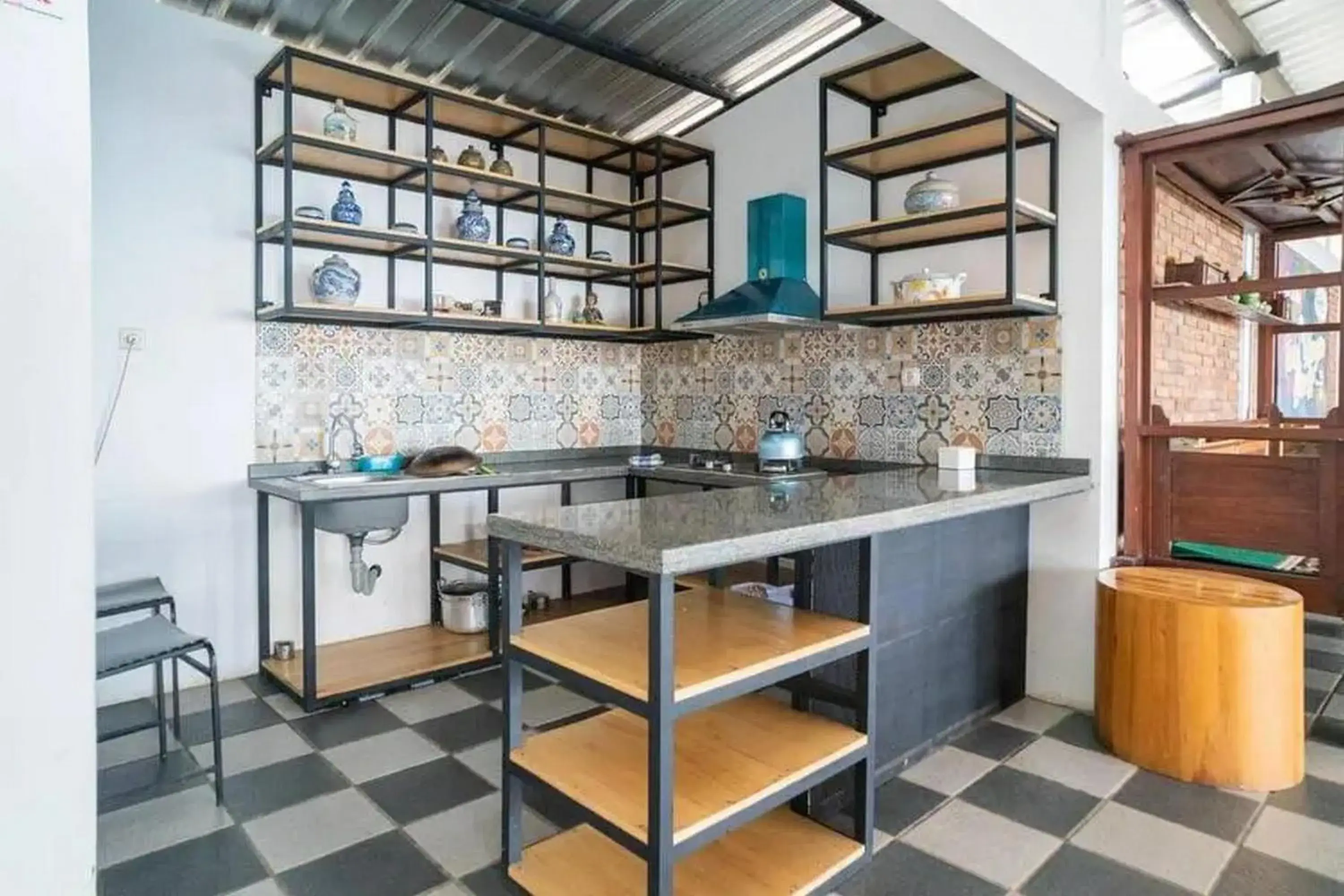 Kitchen or kitchenette in Urbanview Hotel Omah Anin Batu by RedDoorz Kitchen or kitchenette in Urbanview Hotel Omah Anin Batu by RedDoorz