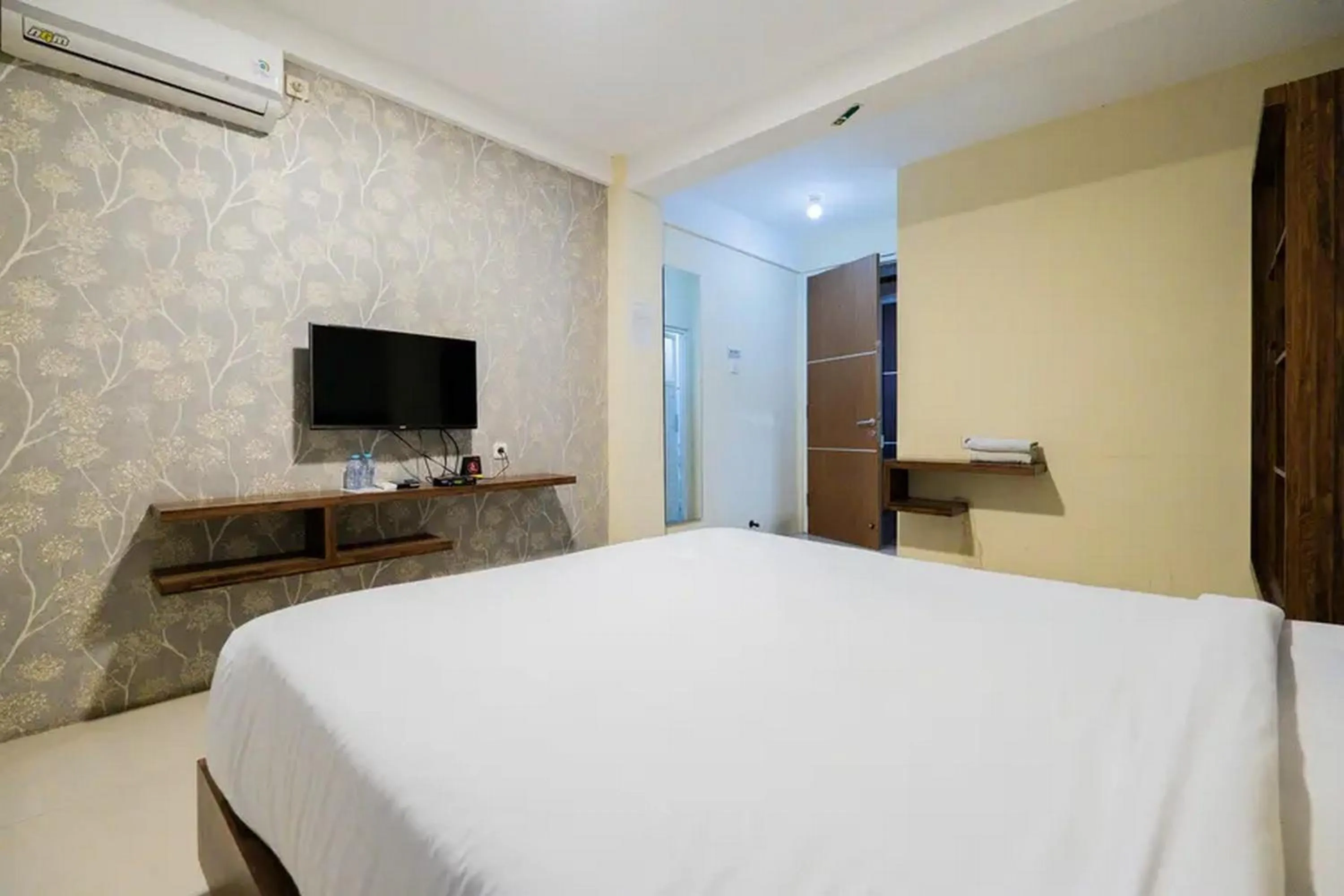 Bed in Urbanview Hotel Omah Anin Batu by RedDoorz