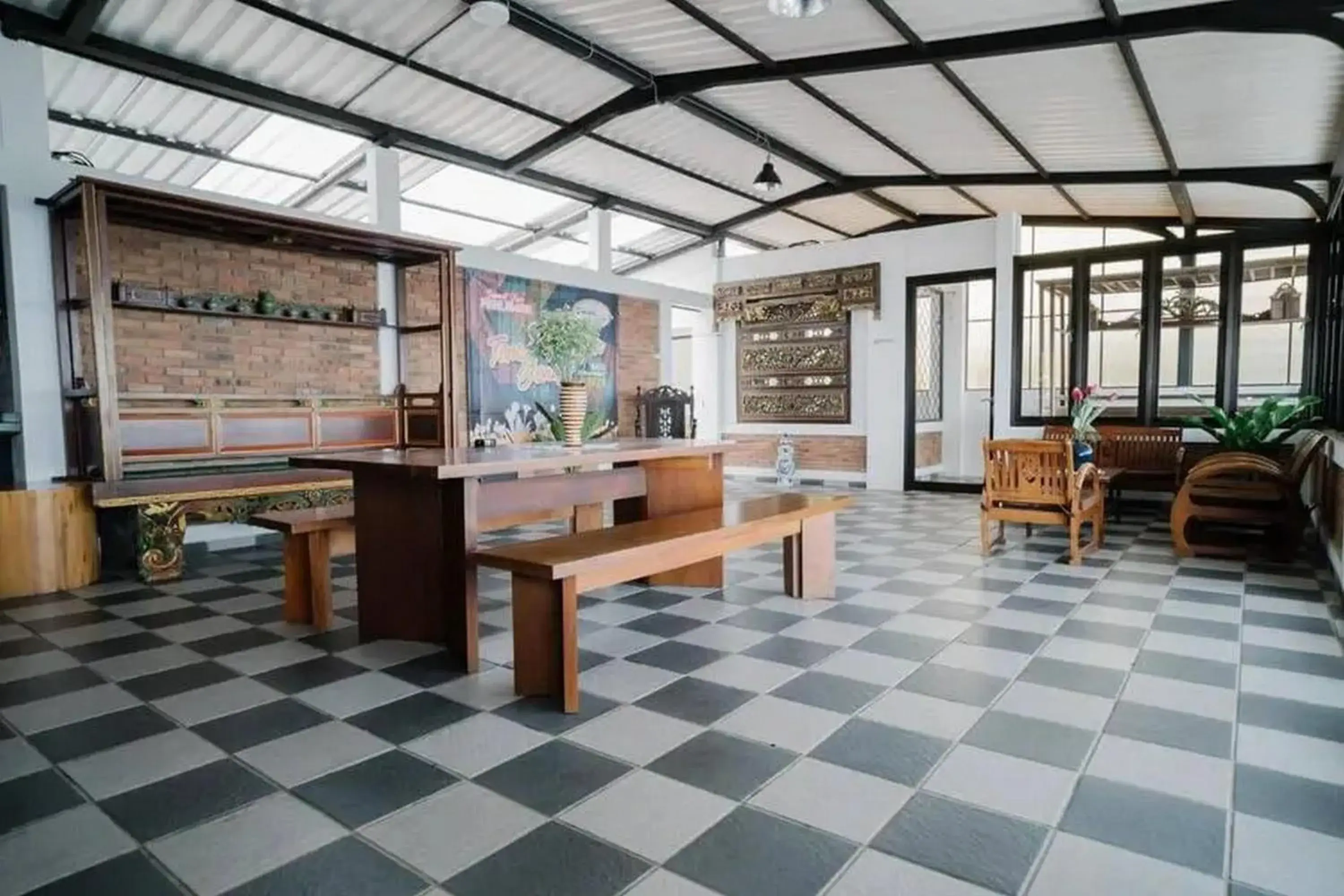 Living room in Urbanview Hotel Omah Anin Batu by RedDoorz Living room in Urbanview Hotel Omah Anin Batu by RedDoorz