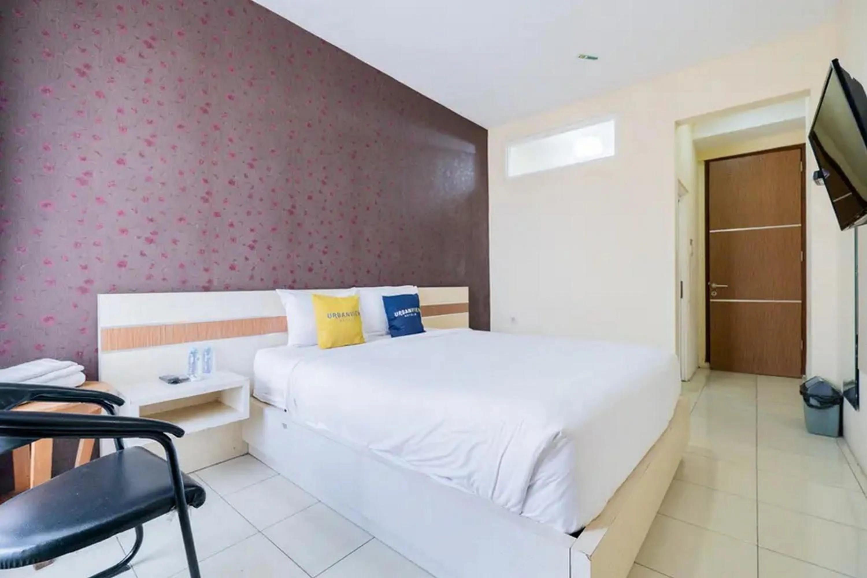 Bed in Urbanview Hotel Omah Anin Batu by RedDoorz