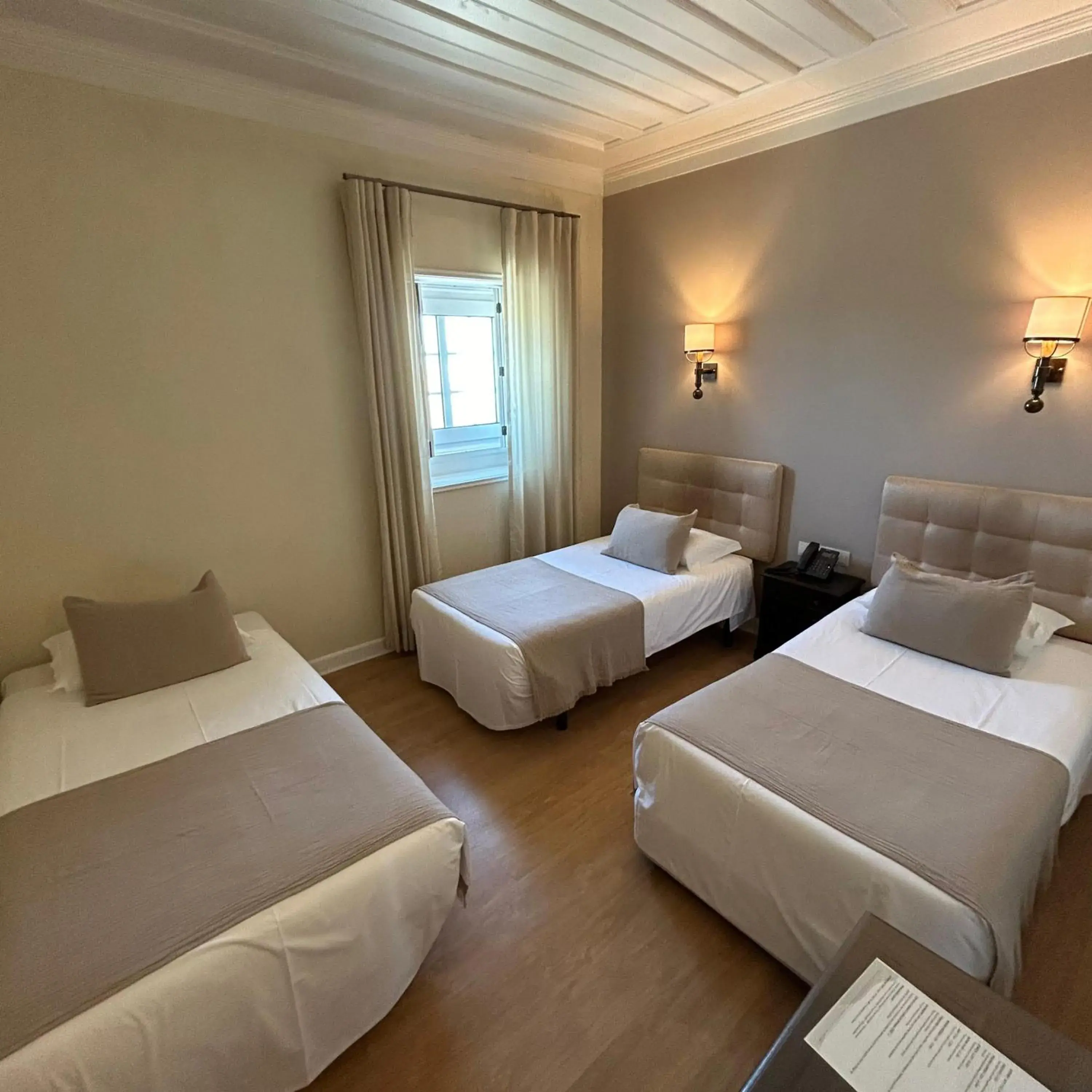 Triple Room in Hotel Joao Padeiro Triple Room in Hotel Joao Padeiro