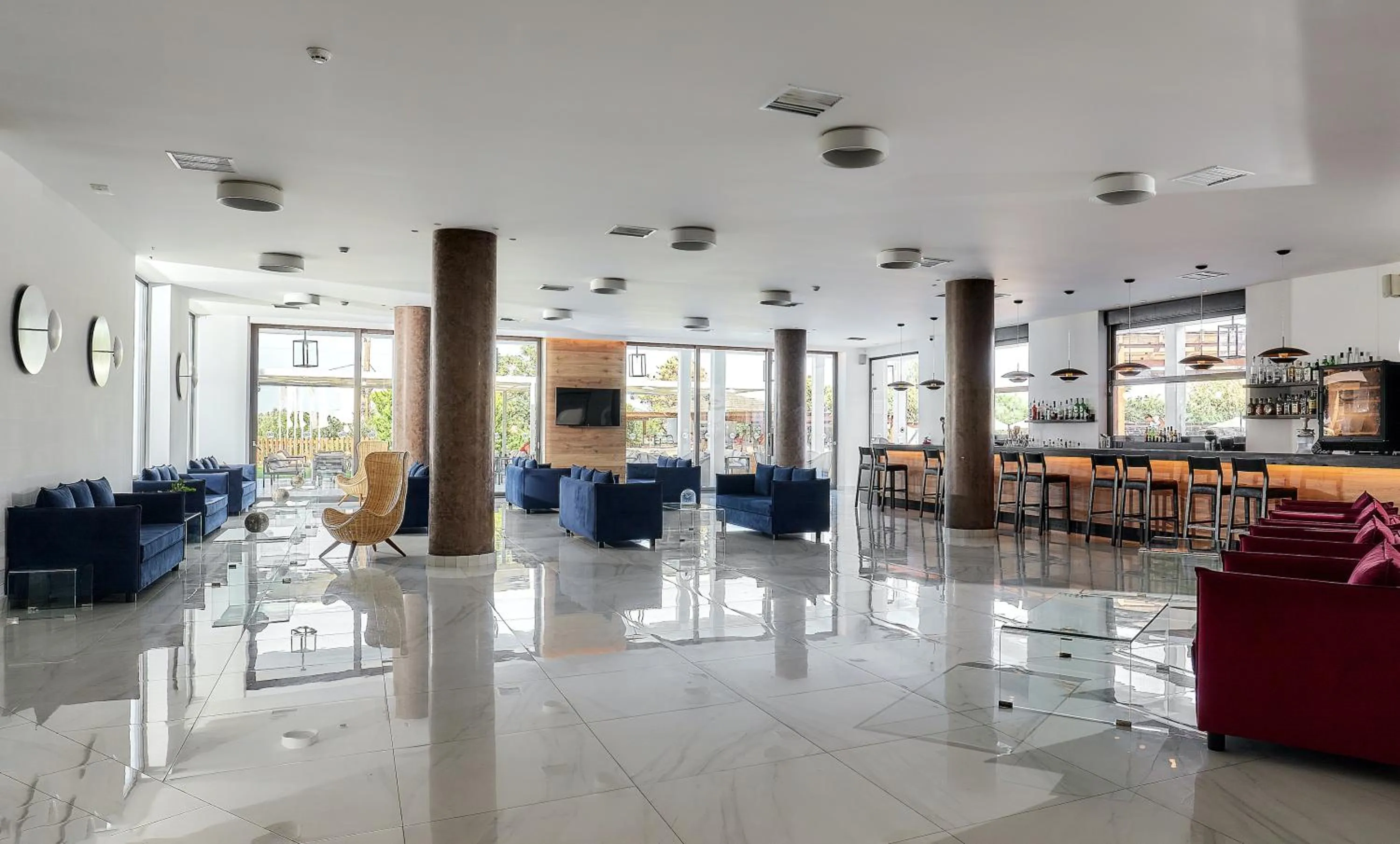 Lounge or bar in Sentido Amounda Bay