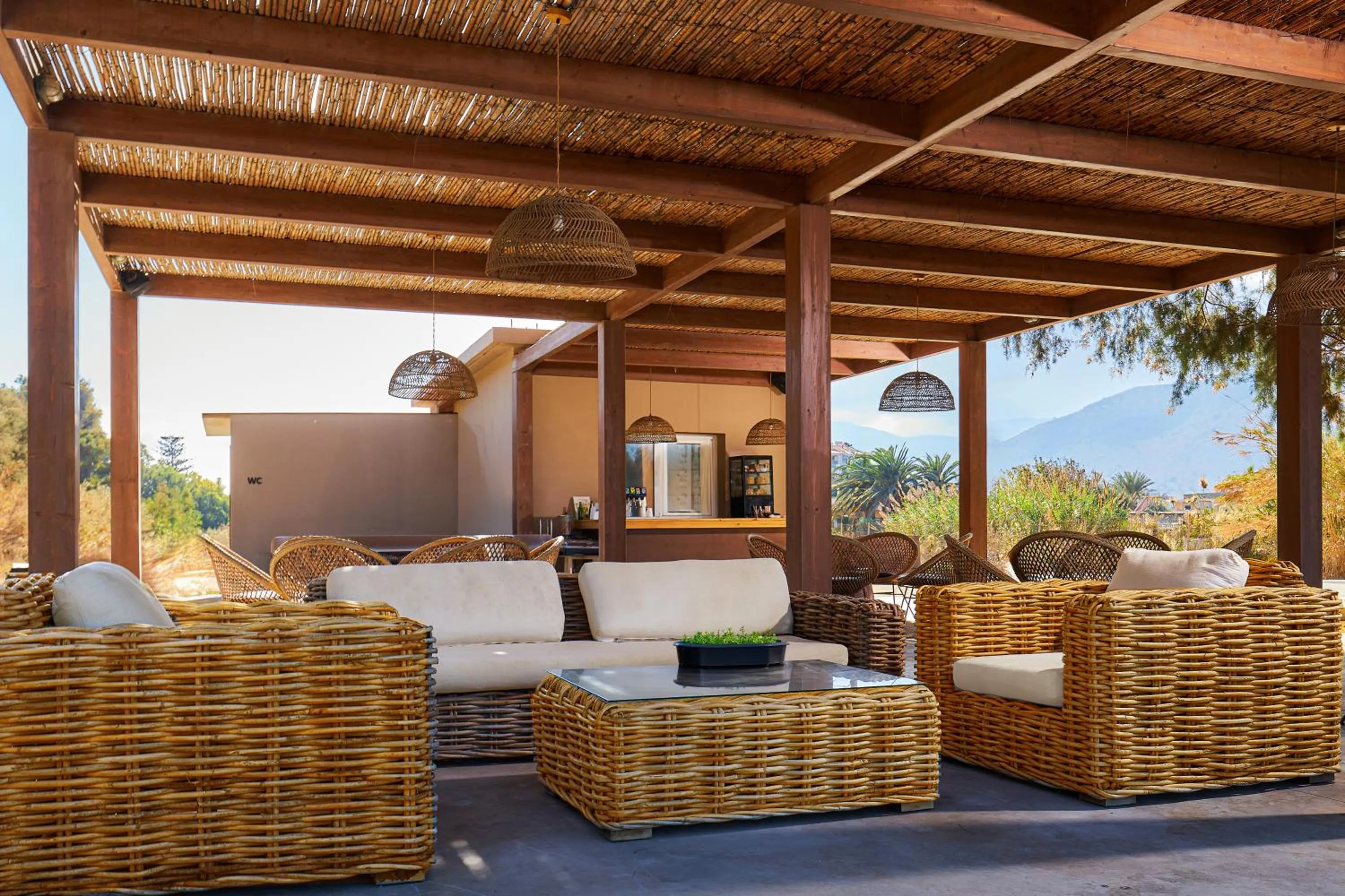 Beach in Sentido Amounda Bay