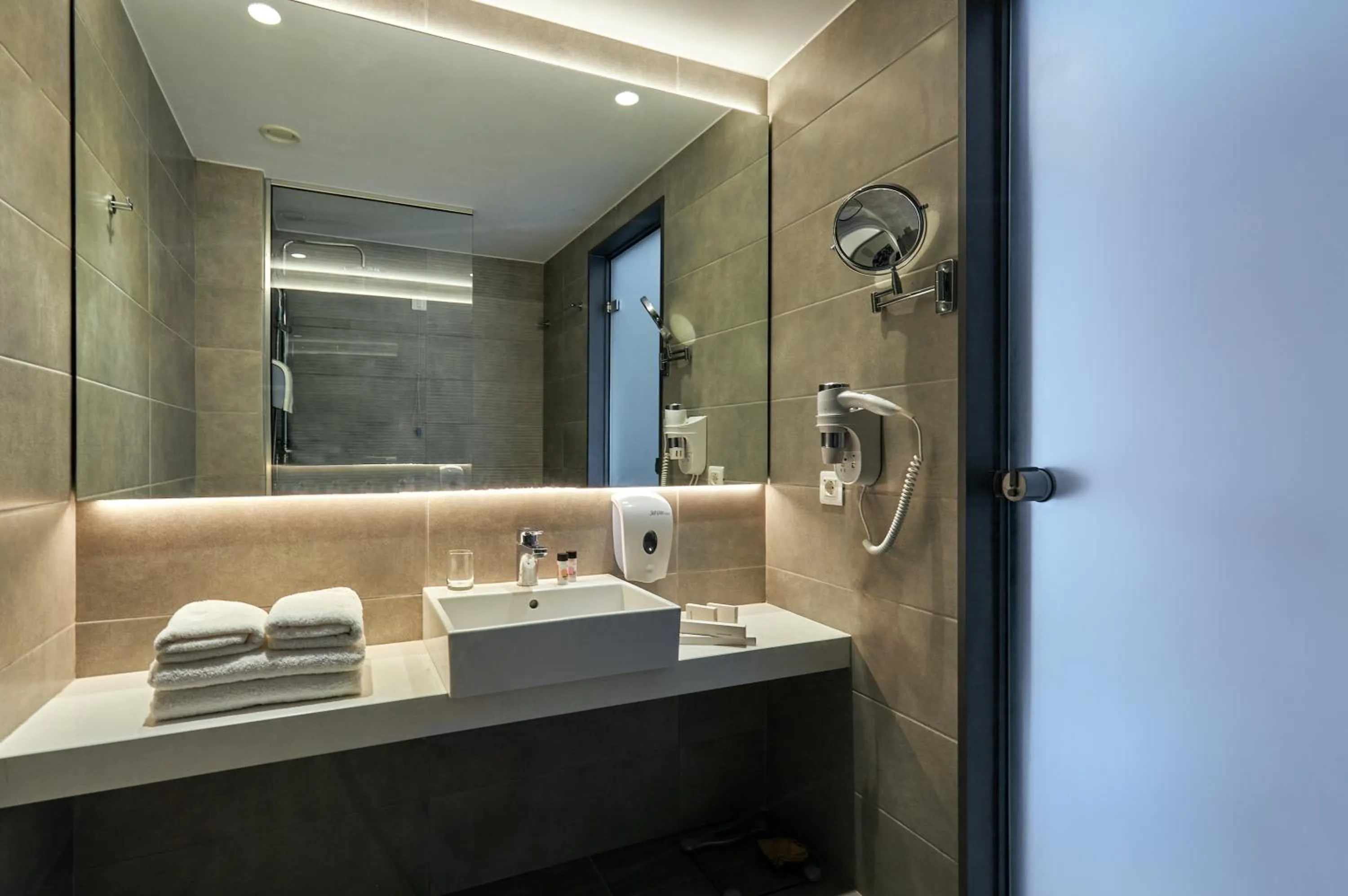 Bathroom in Sentido Amounda Bay