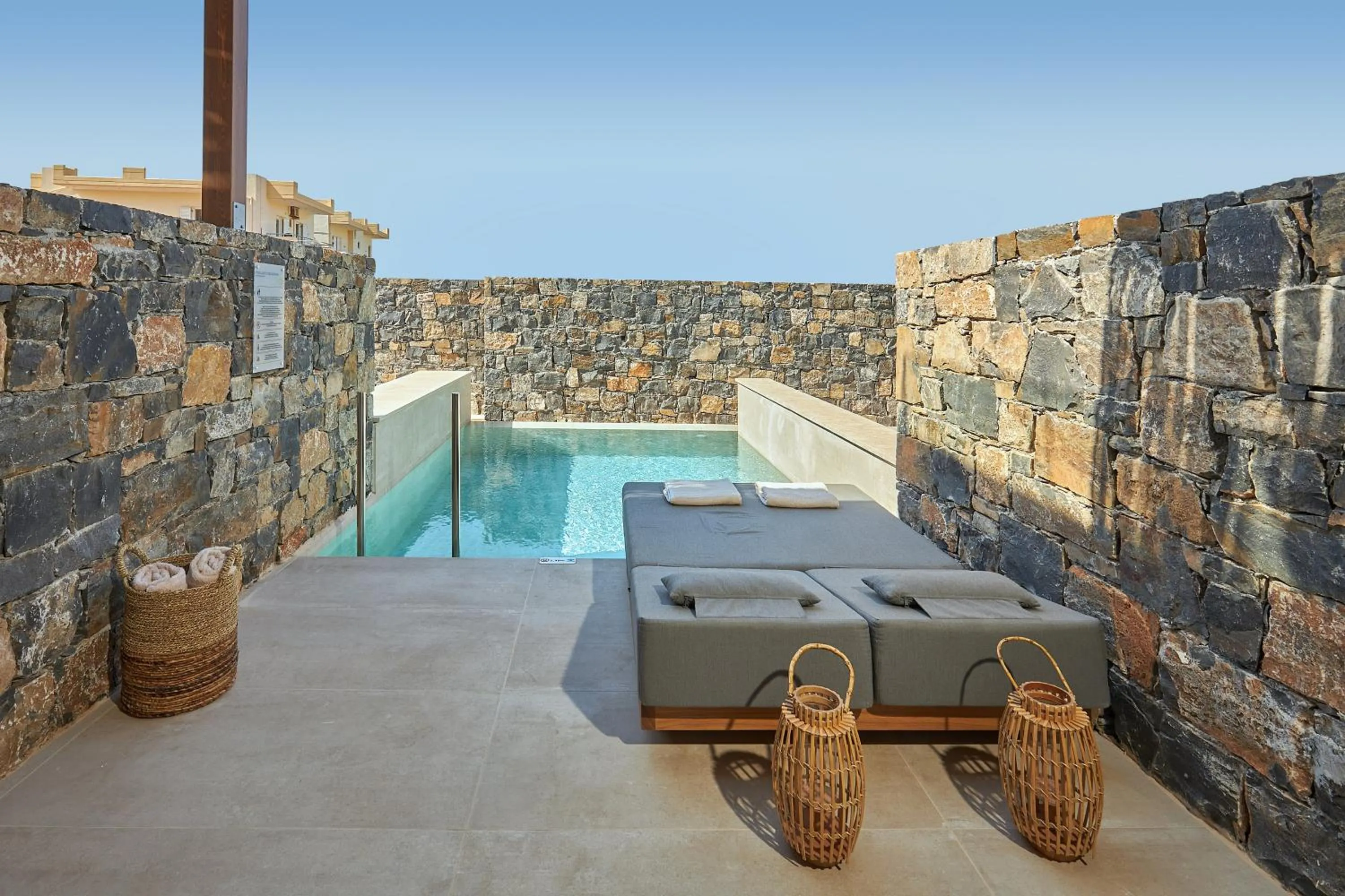 Swimming pool in Sentido Amounda Bay