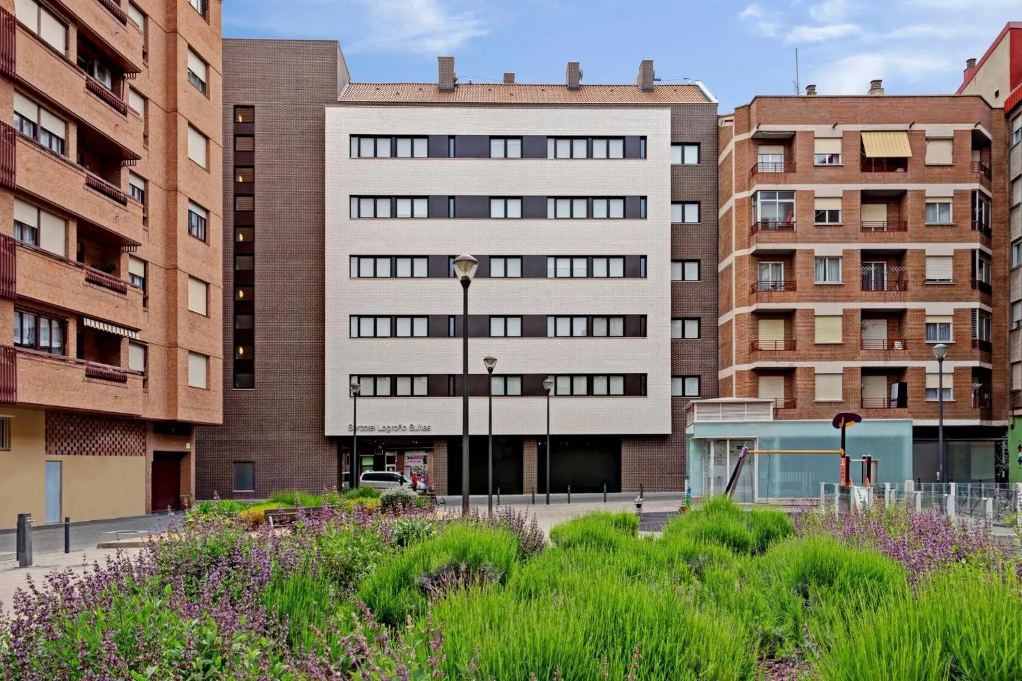 Facade/entrance in Sercotel Logroño Suites Facade/entrance in Sercotel Logroño Suites