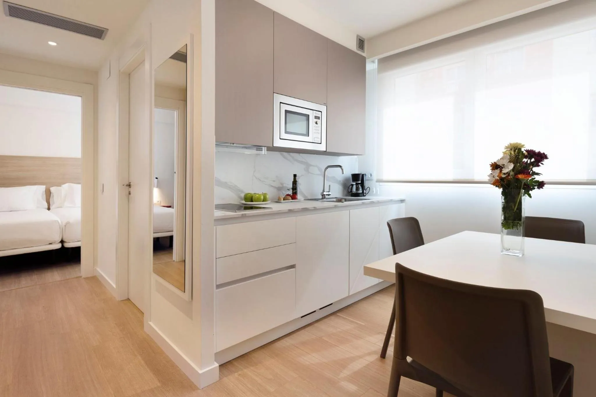 Kitchen or kitchenette, Bed in Sercotel Logroño Suites