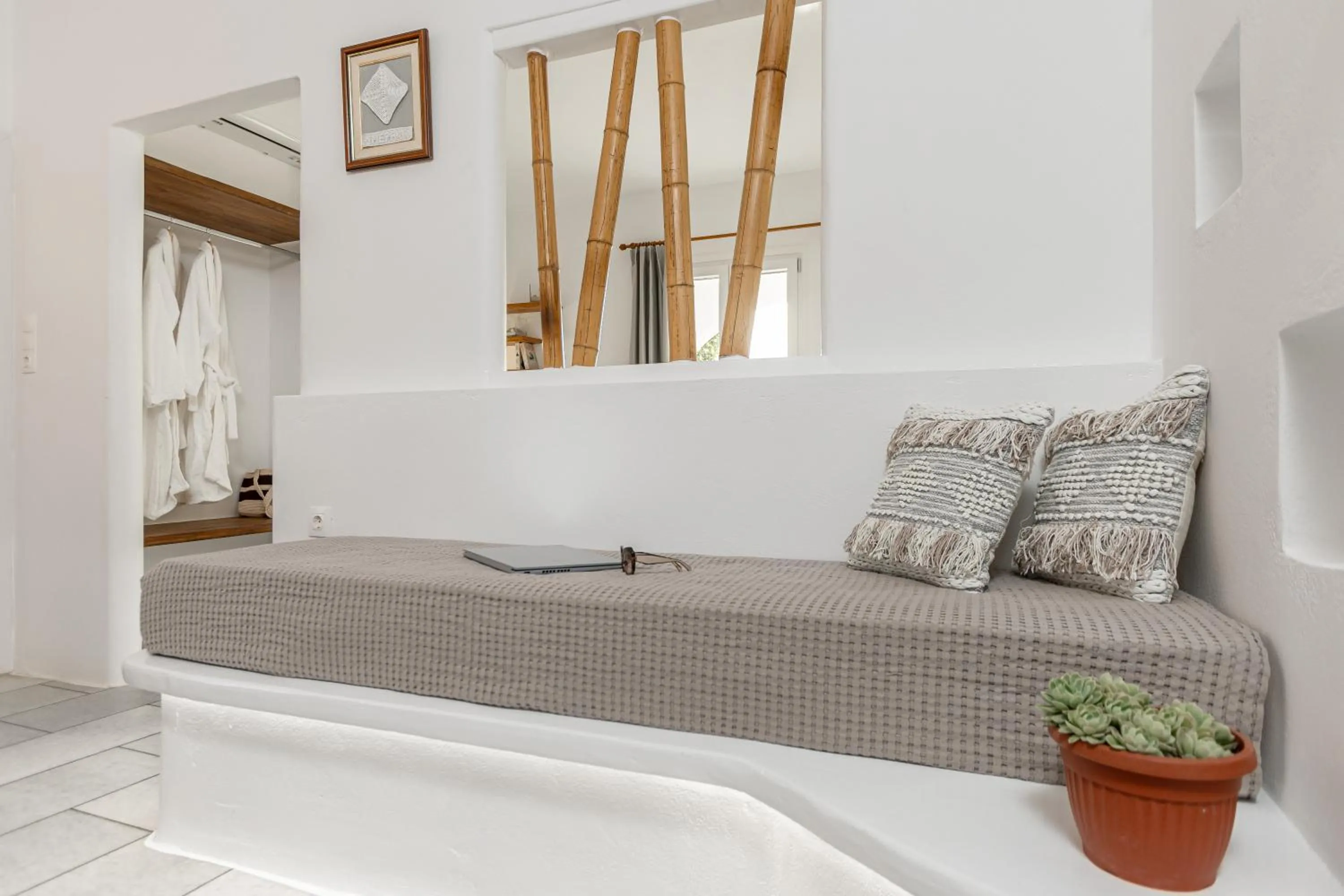 Staff, Bed in Birbas Hotel