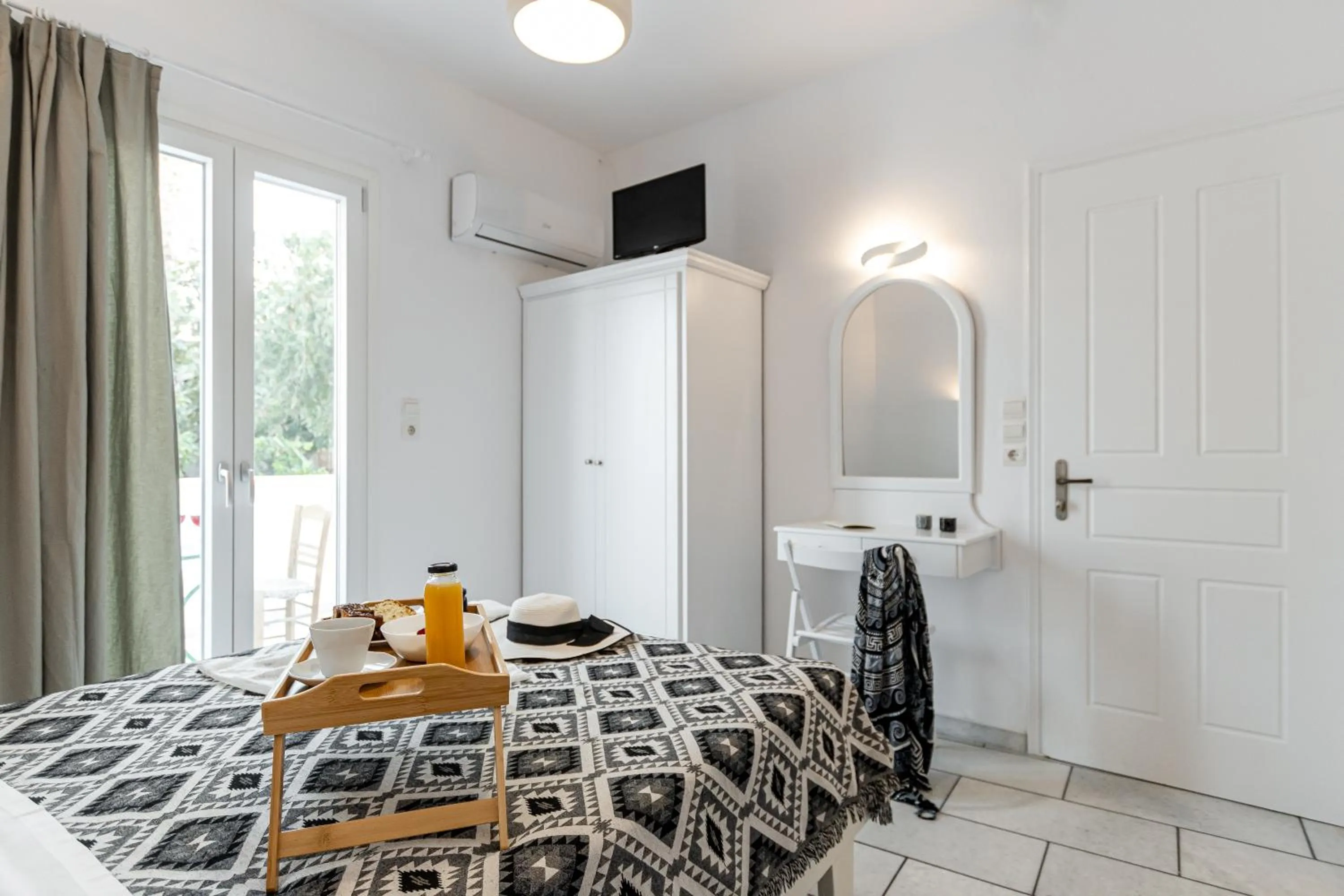 Shower, Bed in Birbas Hotel