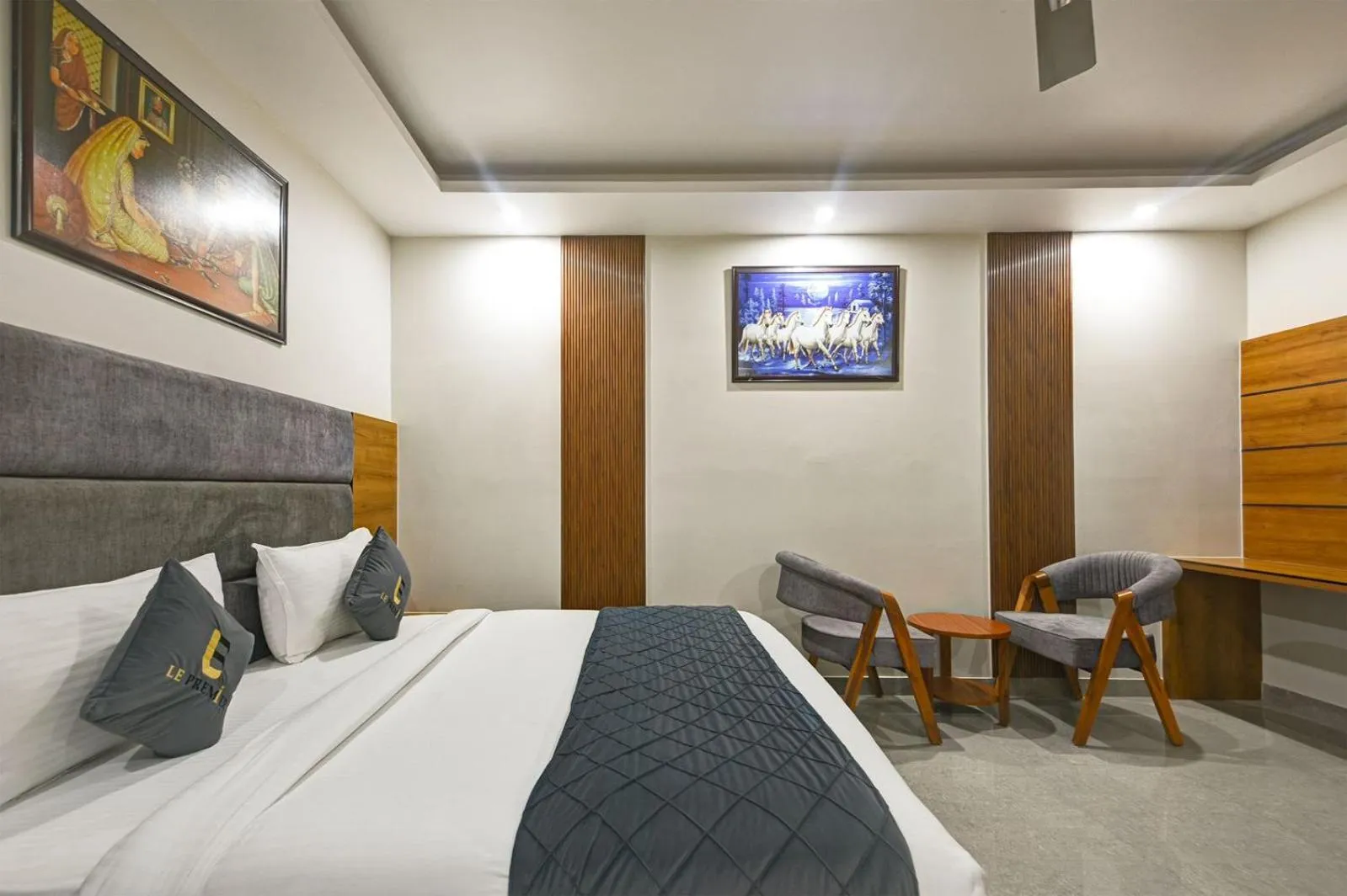 Floor plan, Bed in Kelvish Hotel- Delhi Airport
