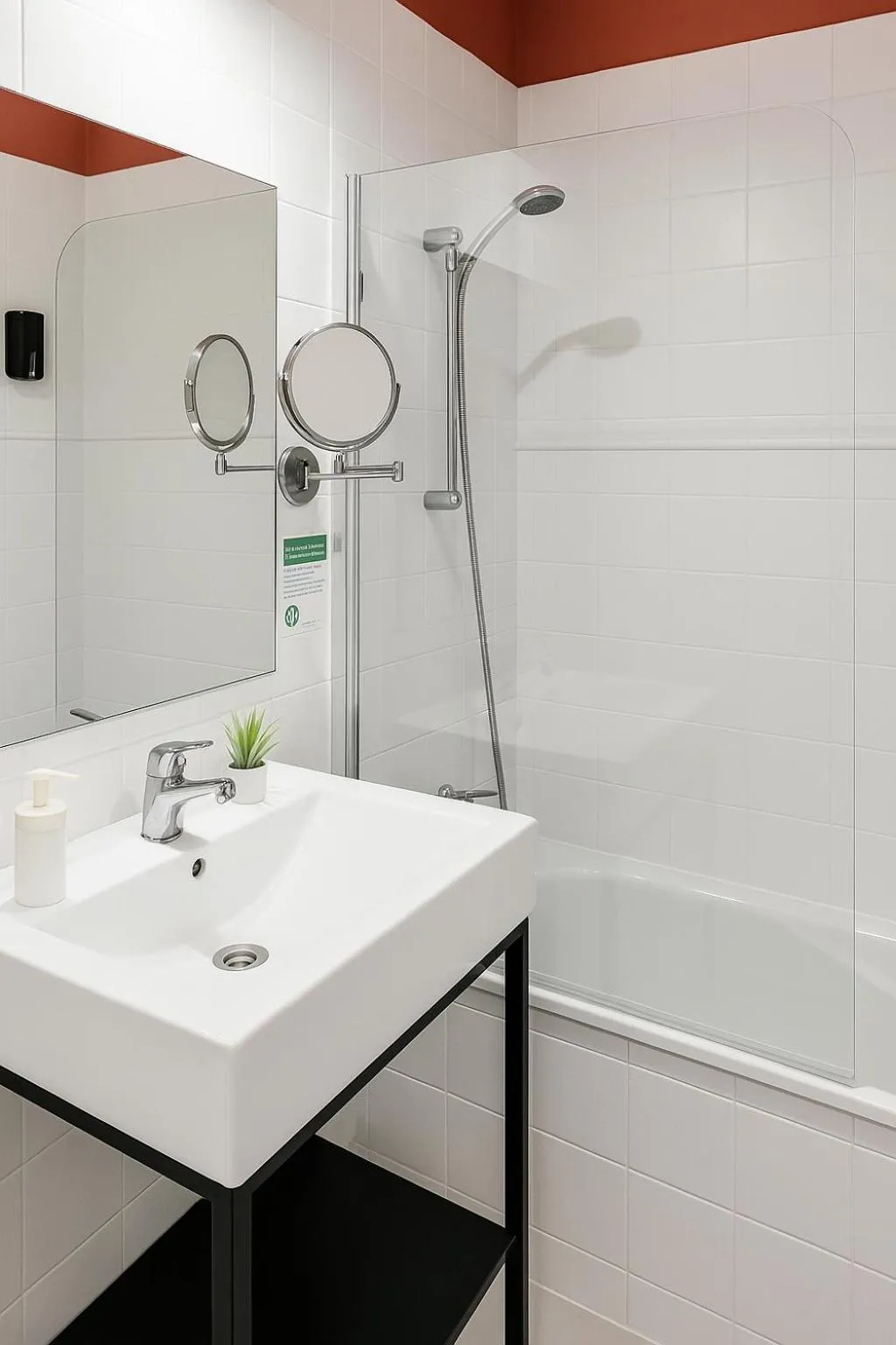 Bathroom in Smartmonki Sinagoga Entre la Catedral y Zocodover