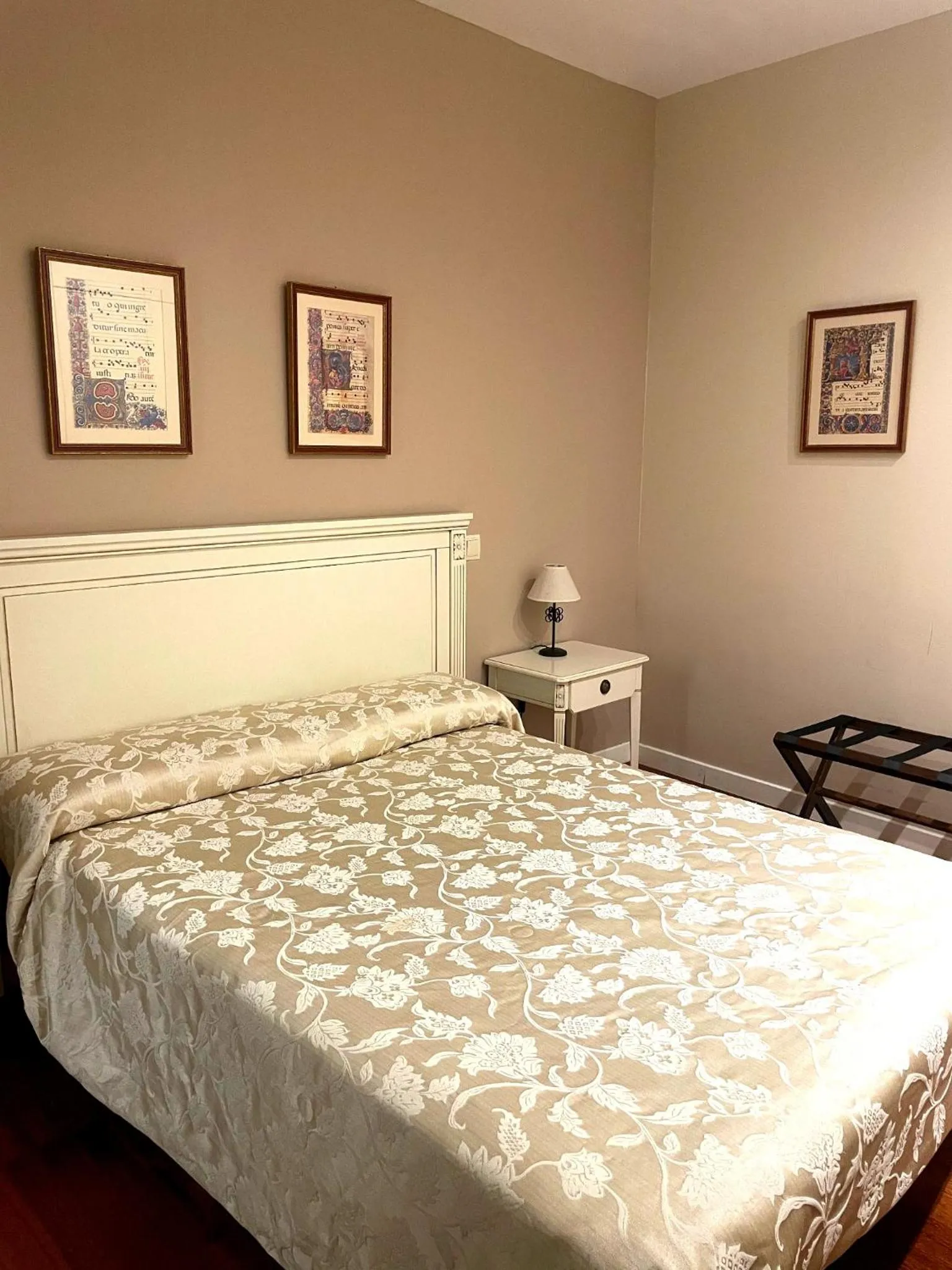 Bedroom, Bed in Smartmonki Sinagoga Entre la Catedral y Zocodover