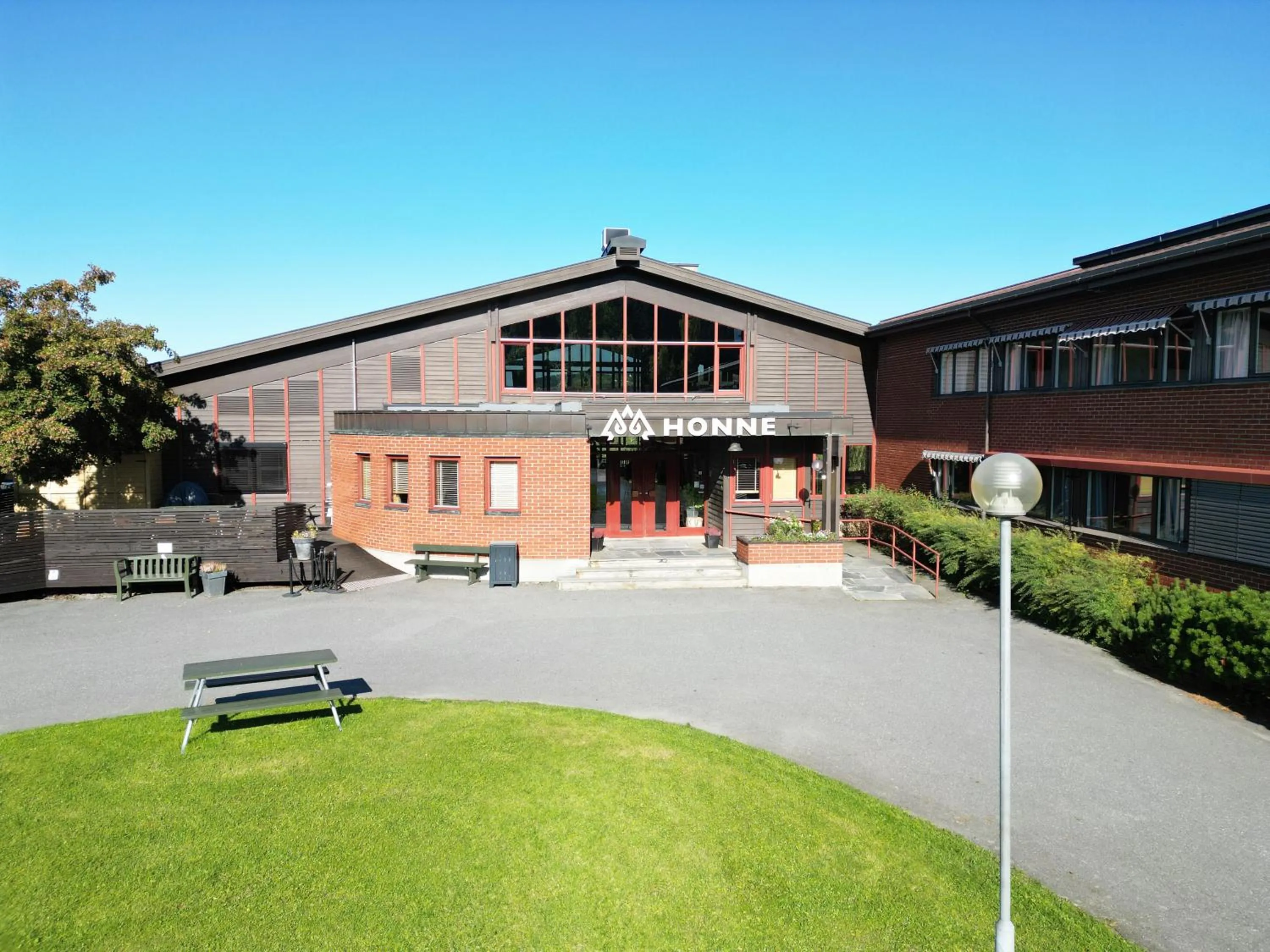 Property building in Honne Hotell