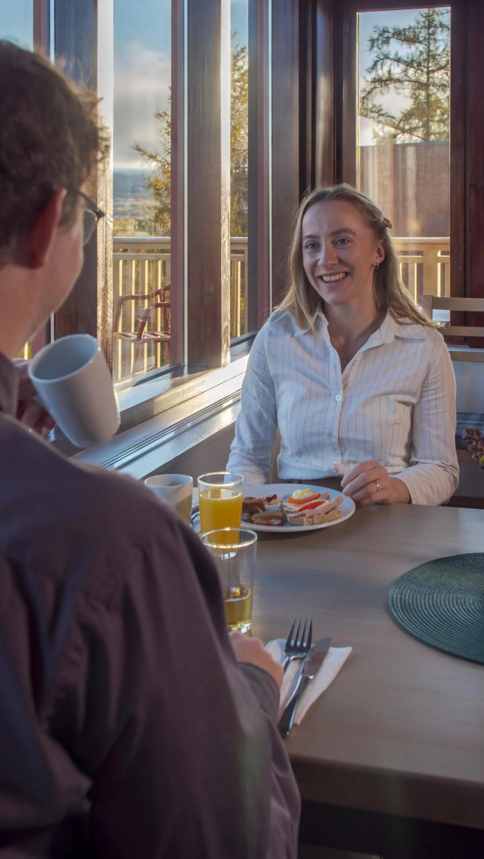 Restaurant/places to eat in Honne Hotell