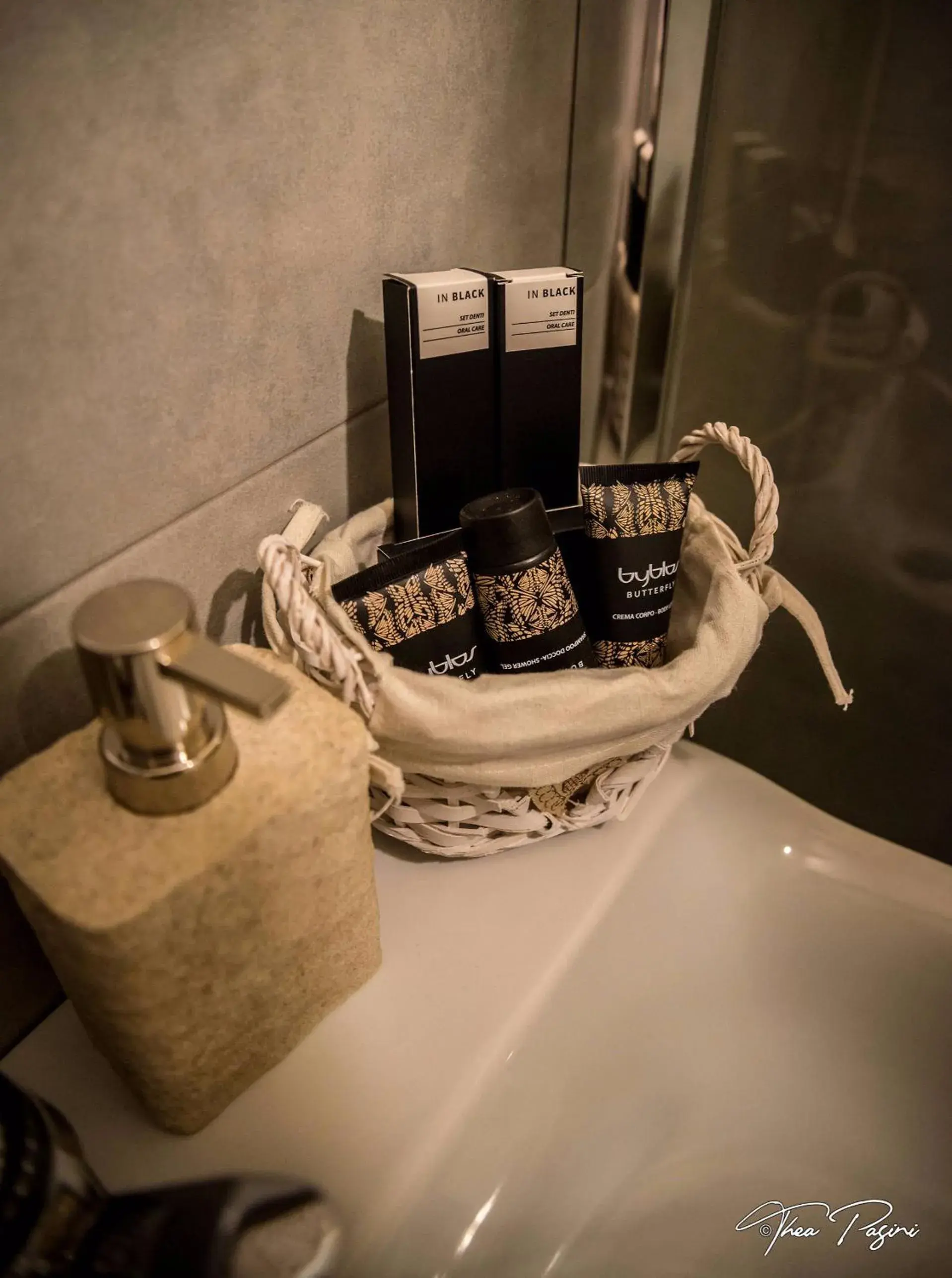 Single Room - single occupancy in Hotel Lonatino Single Room - single occupancy in Hotel Lonatino