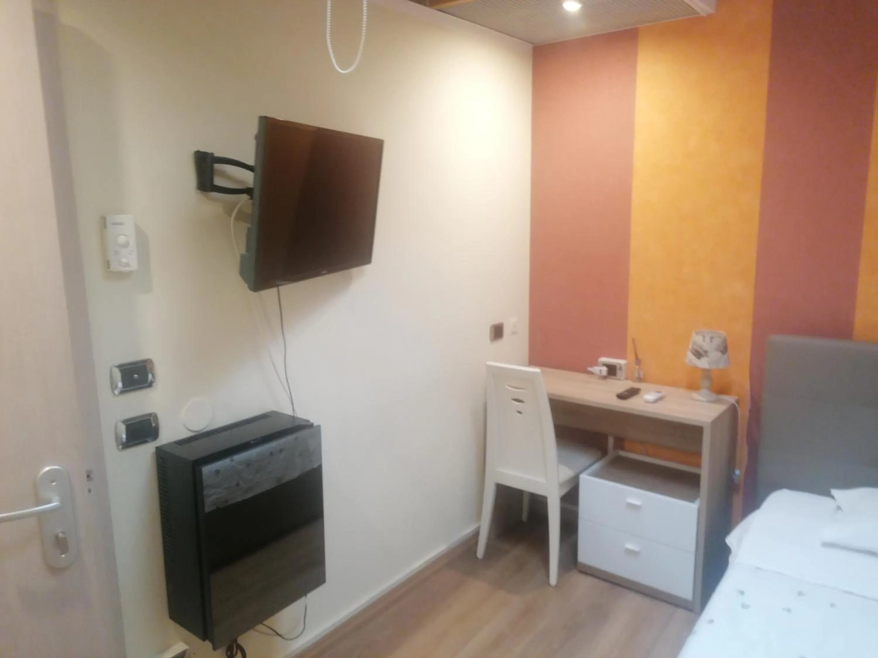 Bed in Hotel Lonatino