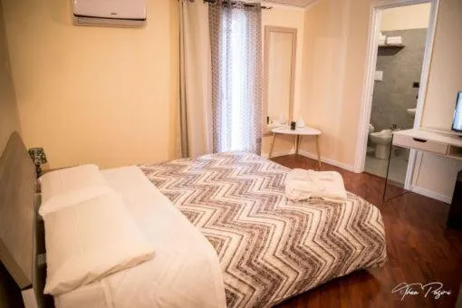 Bed in Hotel Lonatino