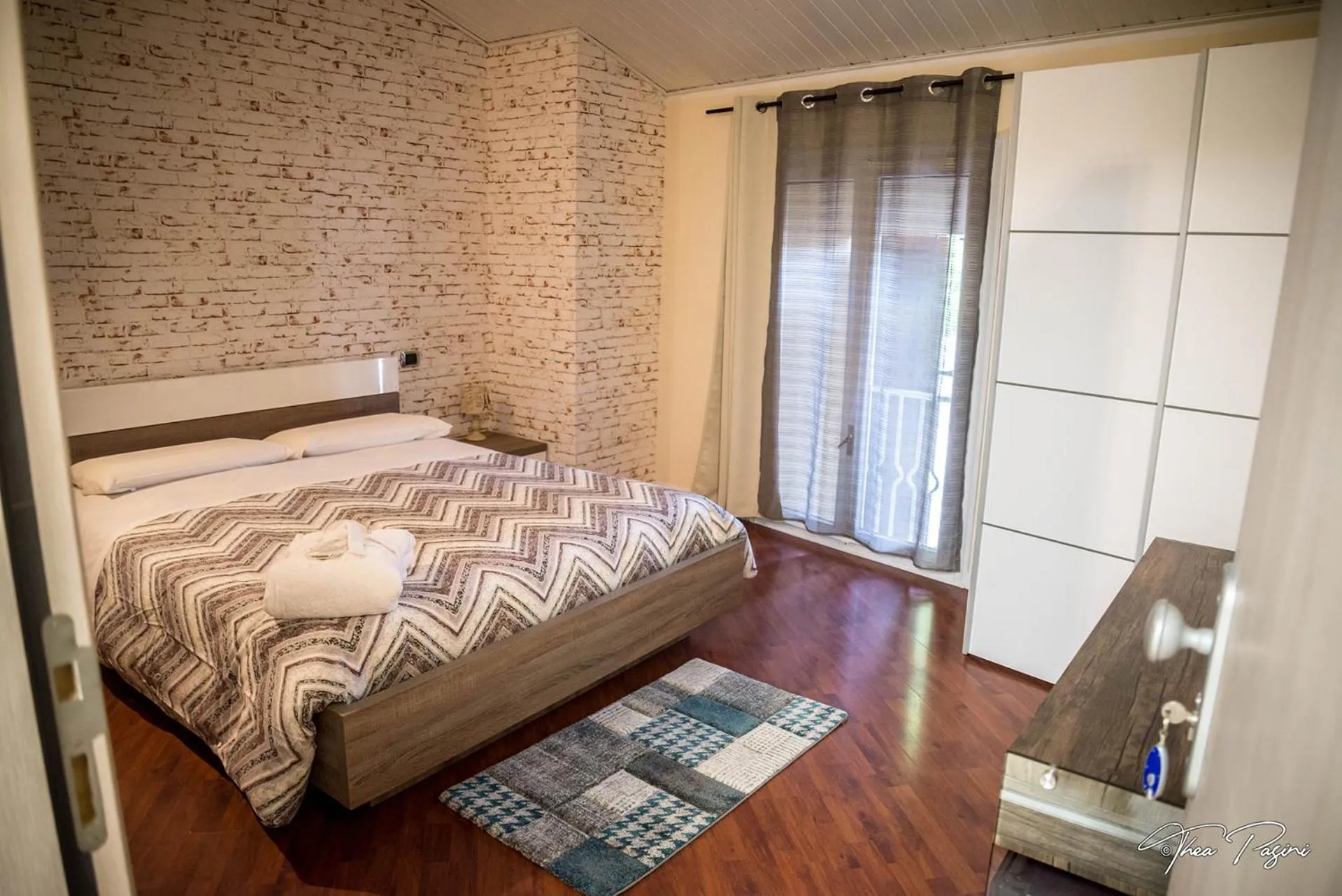 Bed in Hotel Lonatino