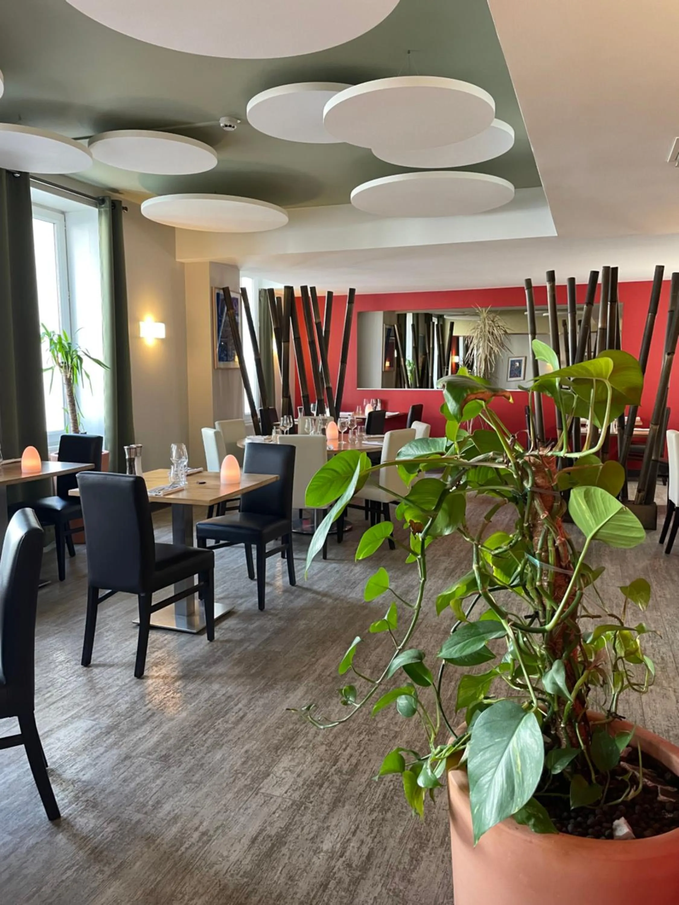 Restaurant/places to eat in Hôtel Restaurant La Boule d'Or