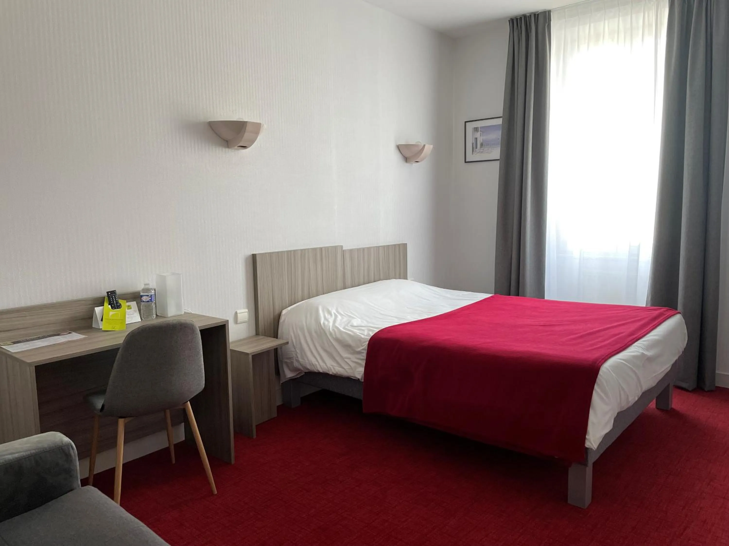 Bedroom, Bed in Hôtel Restaurant La Boule d'Or