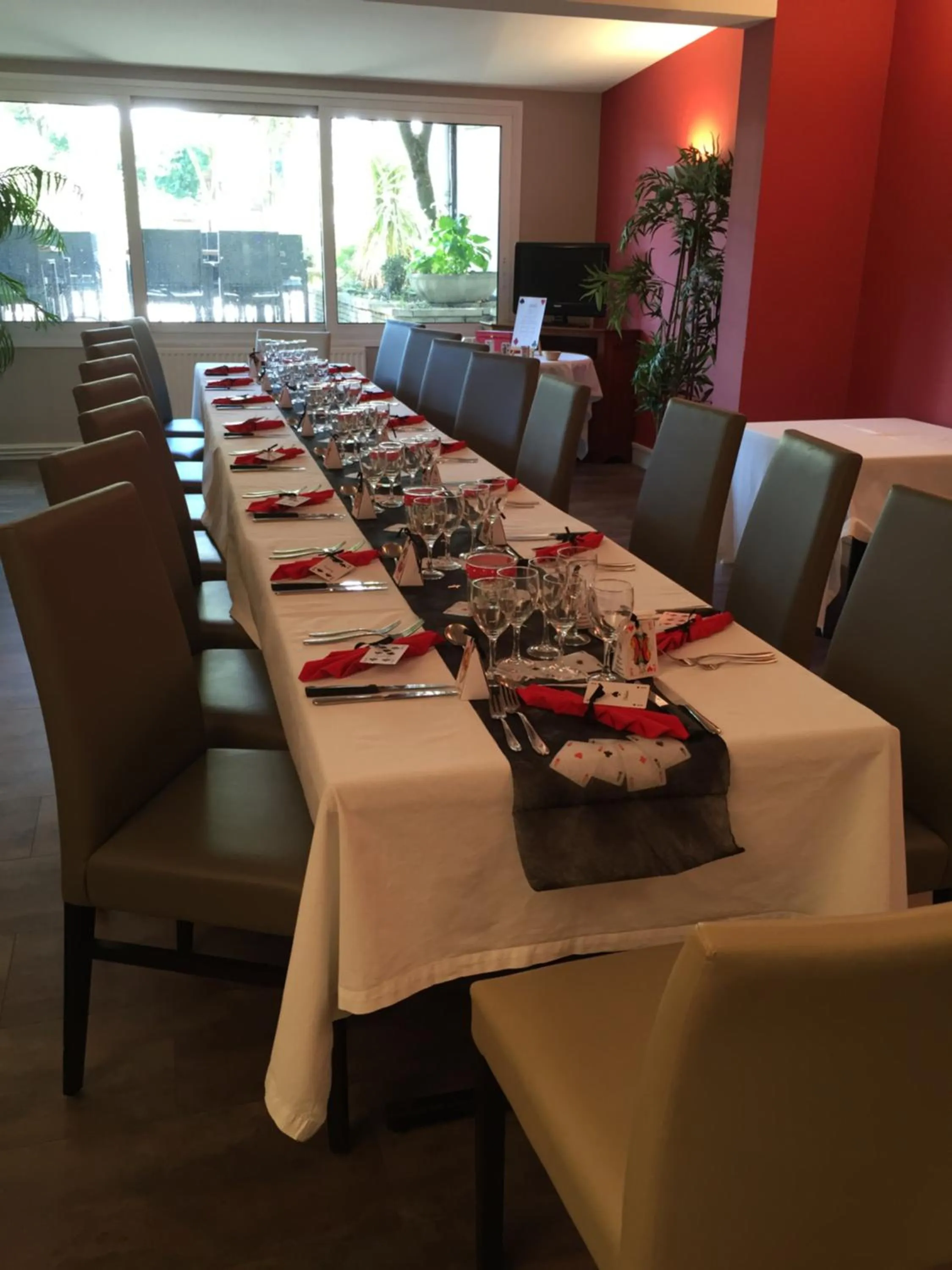 Garden in Hôtel Restaurant La Boule d'Or