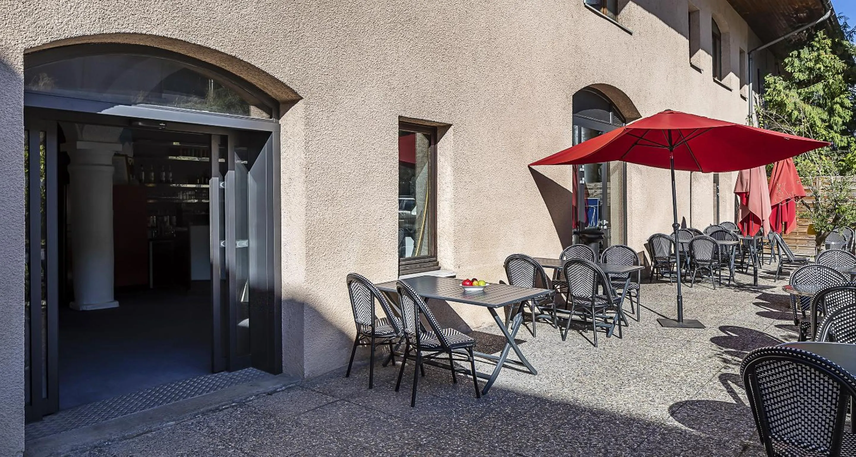 Patio in Sure Hotel by Best Western Annecy