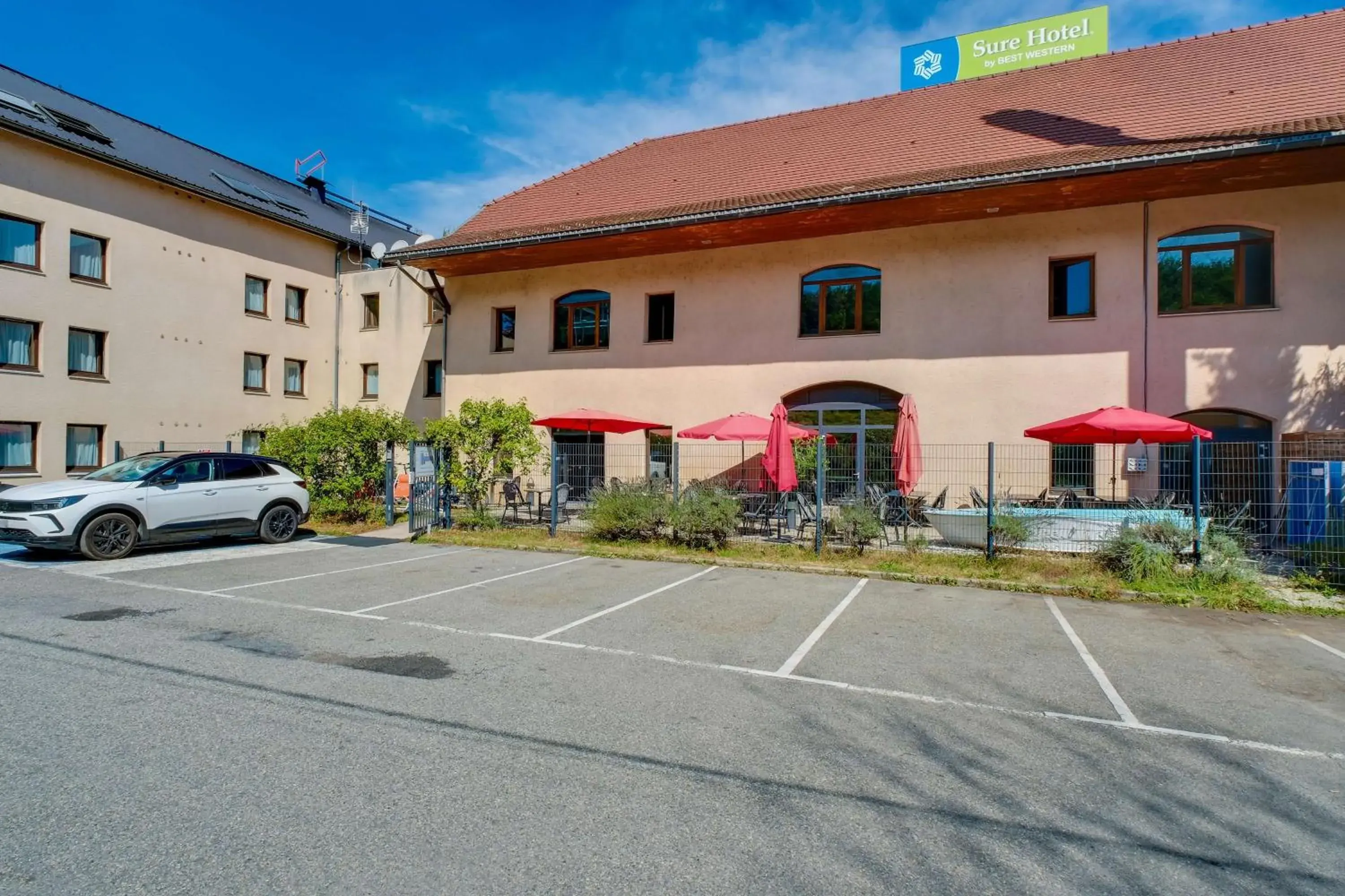 Property building in Sure Hotel by Best Western Annecy Property building in Sure Hotel by Best Western Annecy