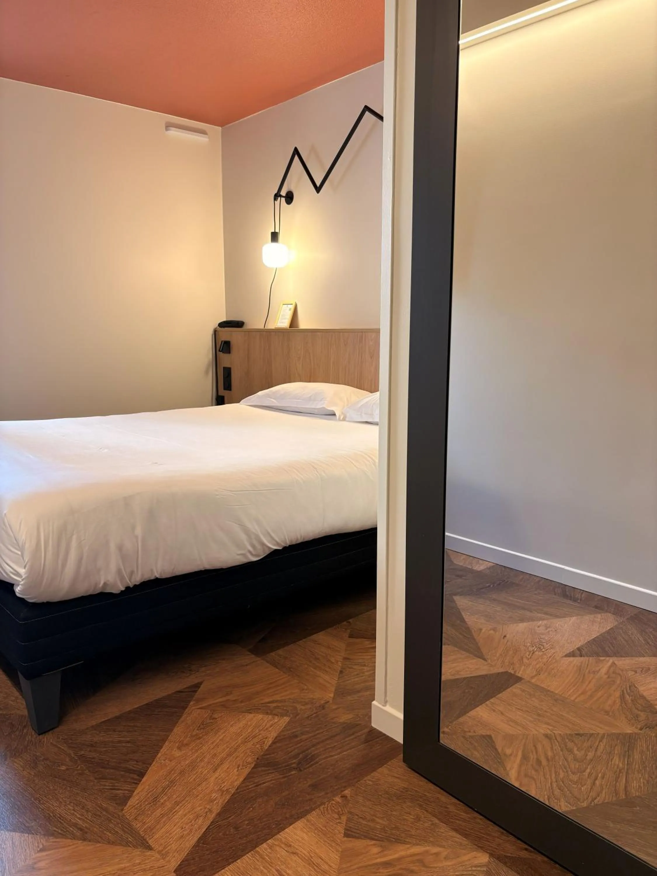 Bedroom, Bed in Sure Hotel by Best Western Annecy