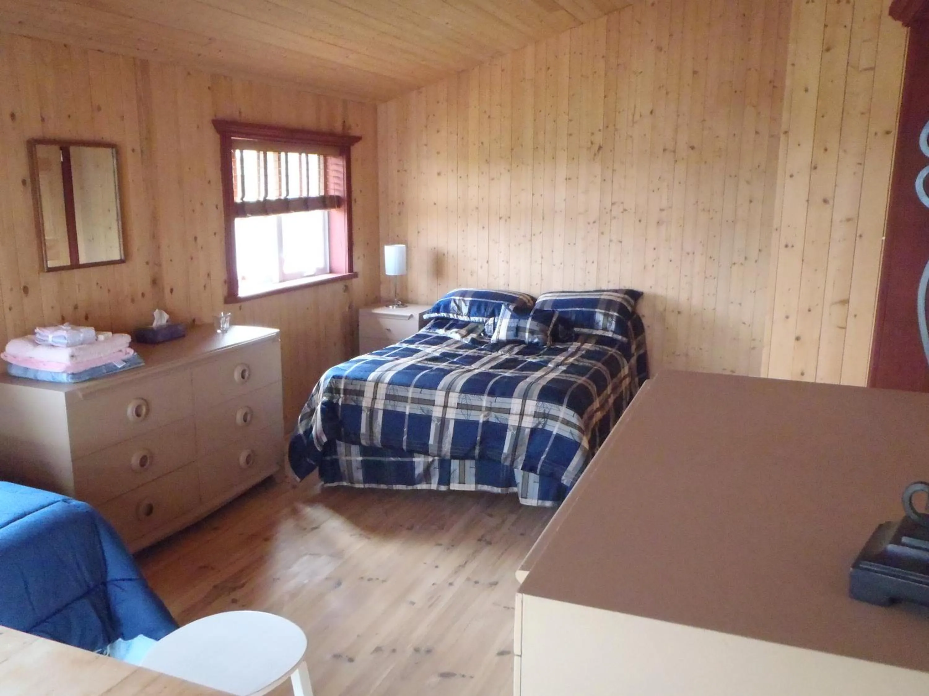 Photo of the whole room, Bed in Gîte La Maison Chez J.P. Bed and Breakfast