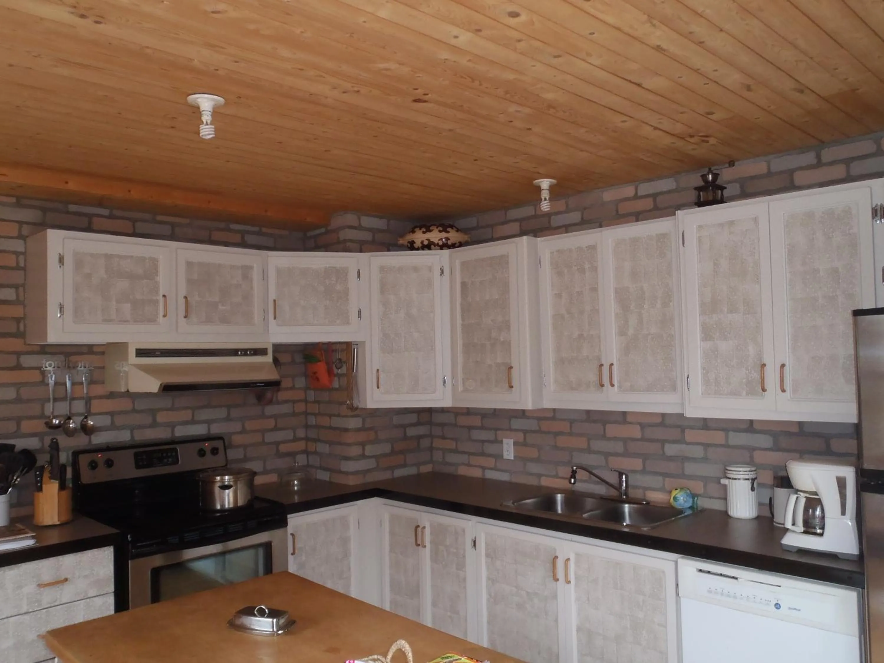 Kitchen or kitchenette in Gîte La Maison Chez J.P. Bed and Breakfast