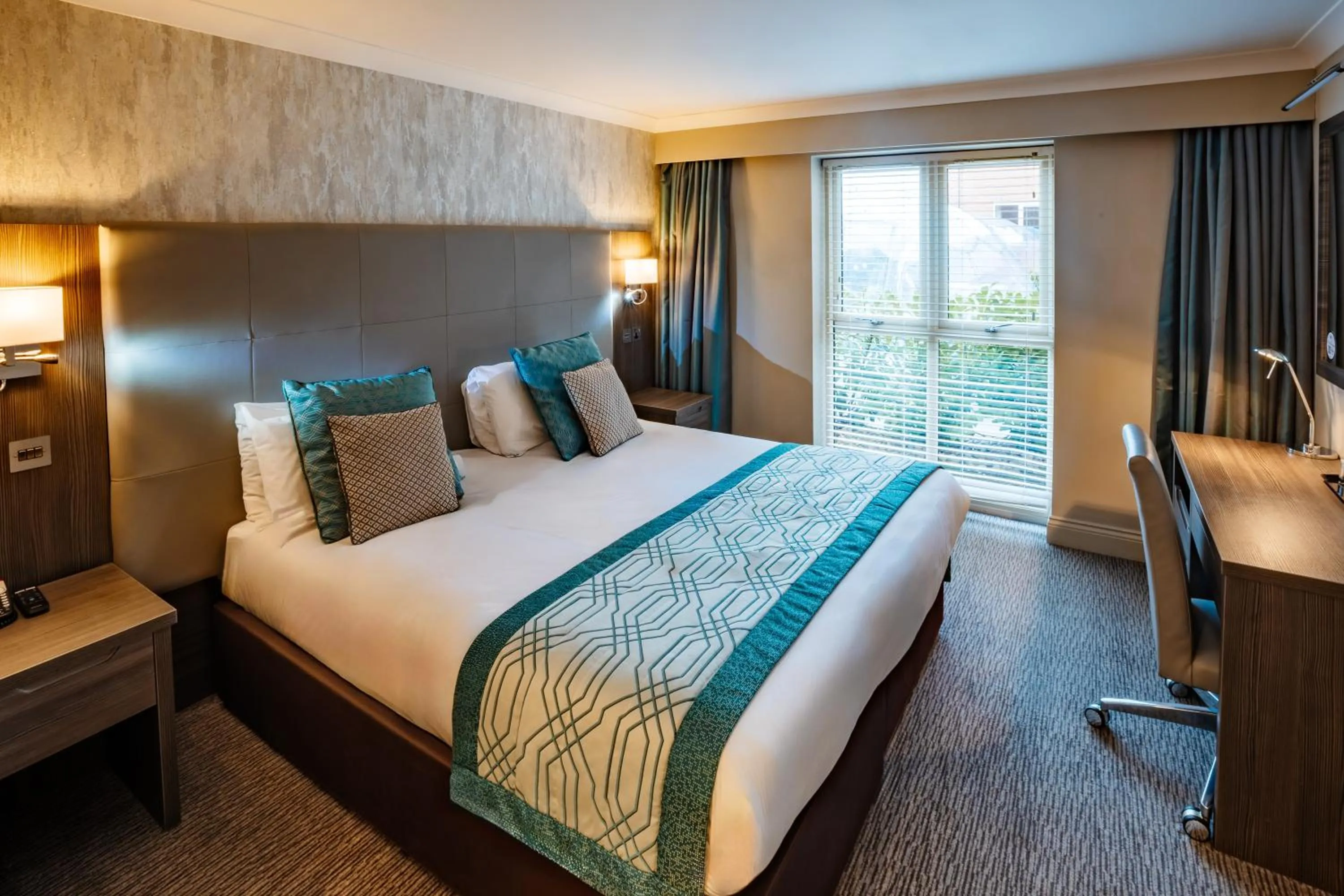 Bed in Mercure Milton Keynes Hotel