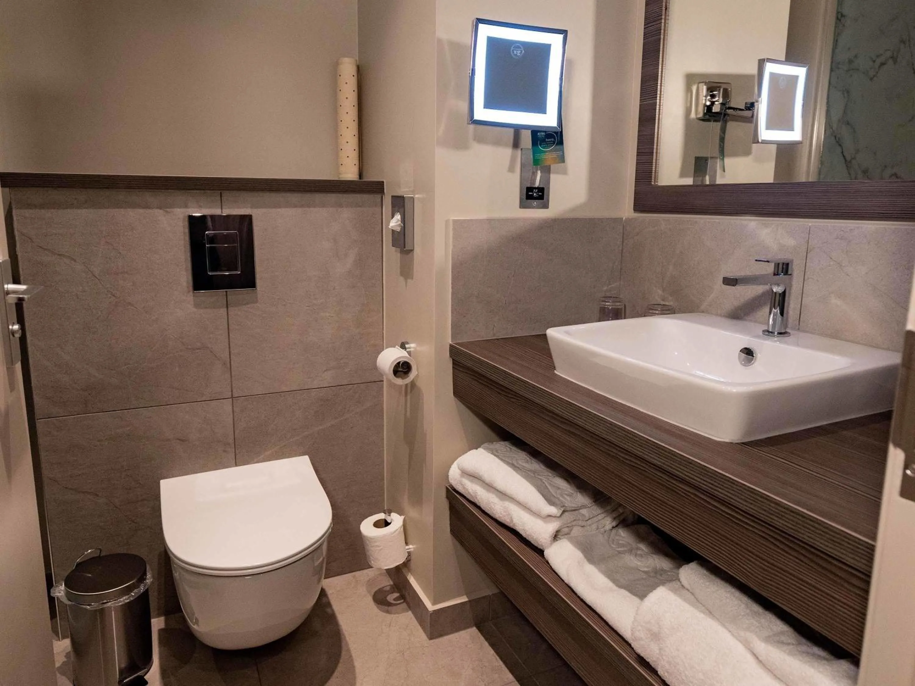 Bedroom in Mercure Milton Keynes Hotel