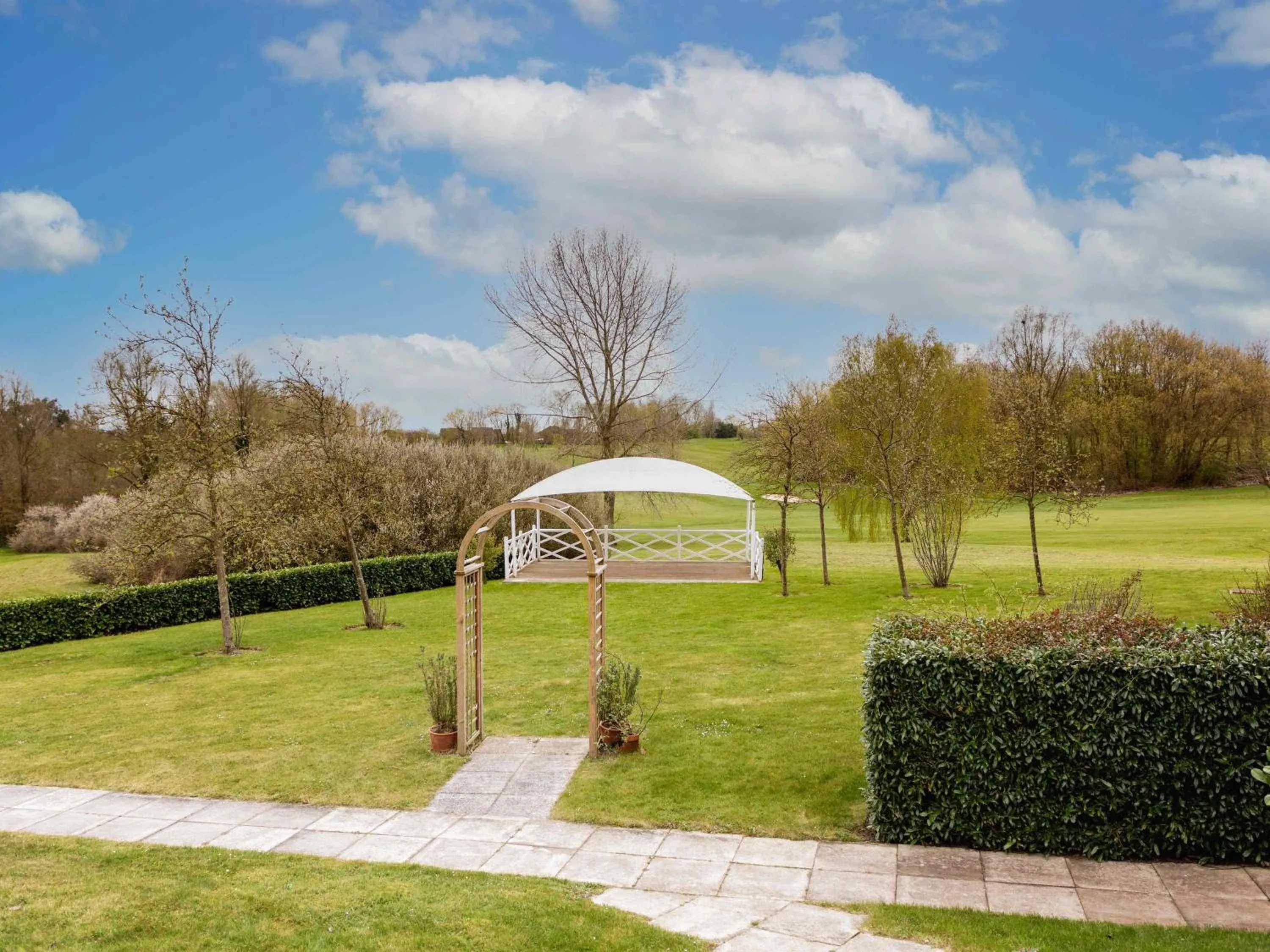 Property building in Mercure Milton Keynes Hotel