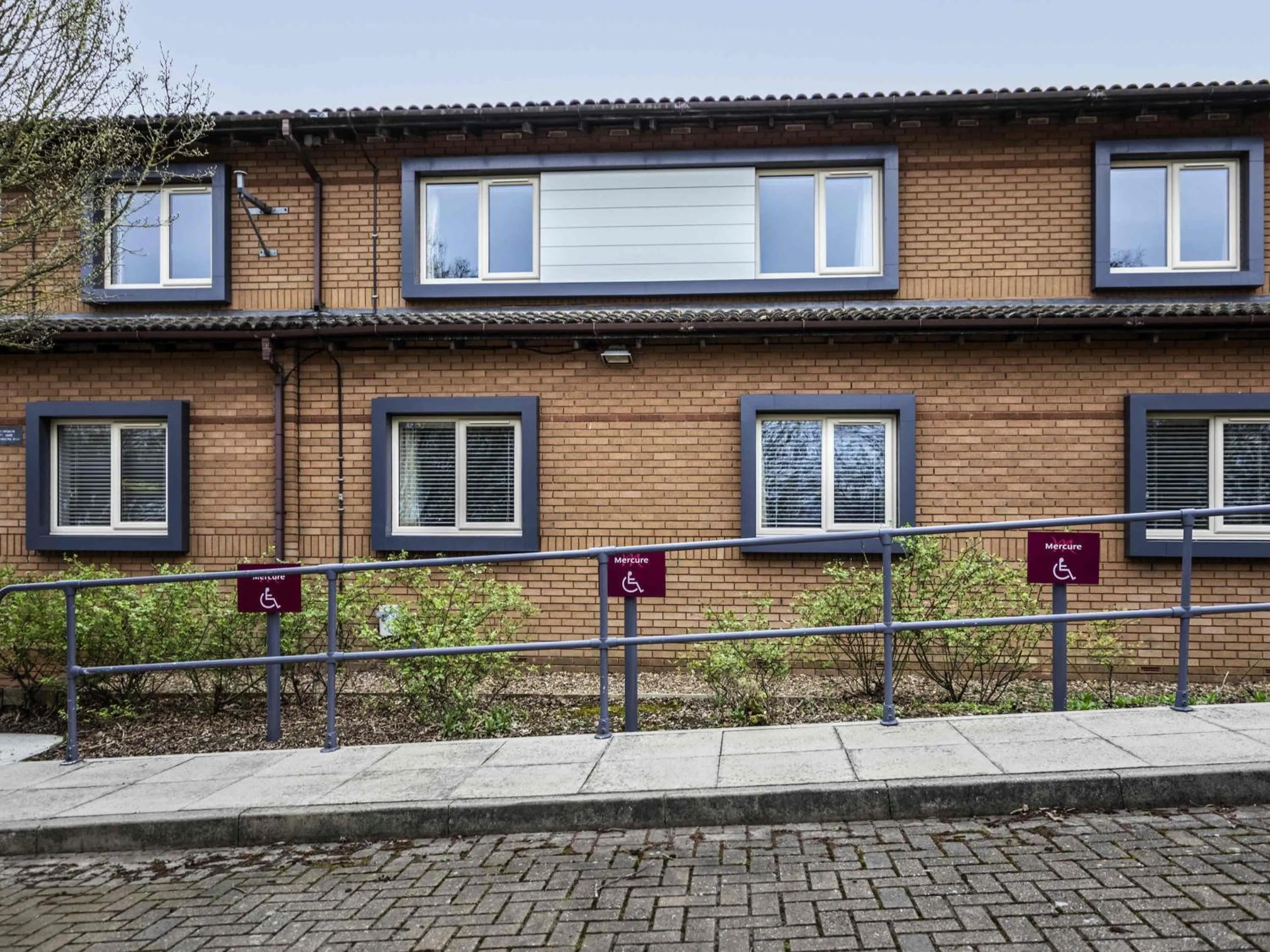 Bedroom in Mercure Milton Keynes Hotel