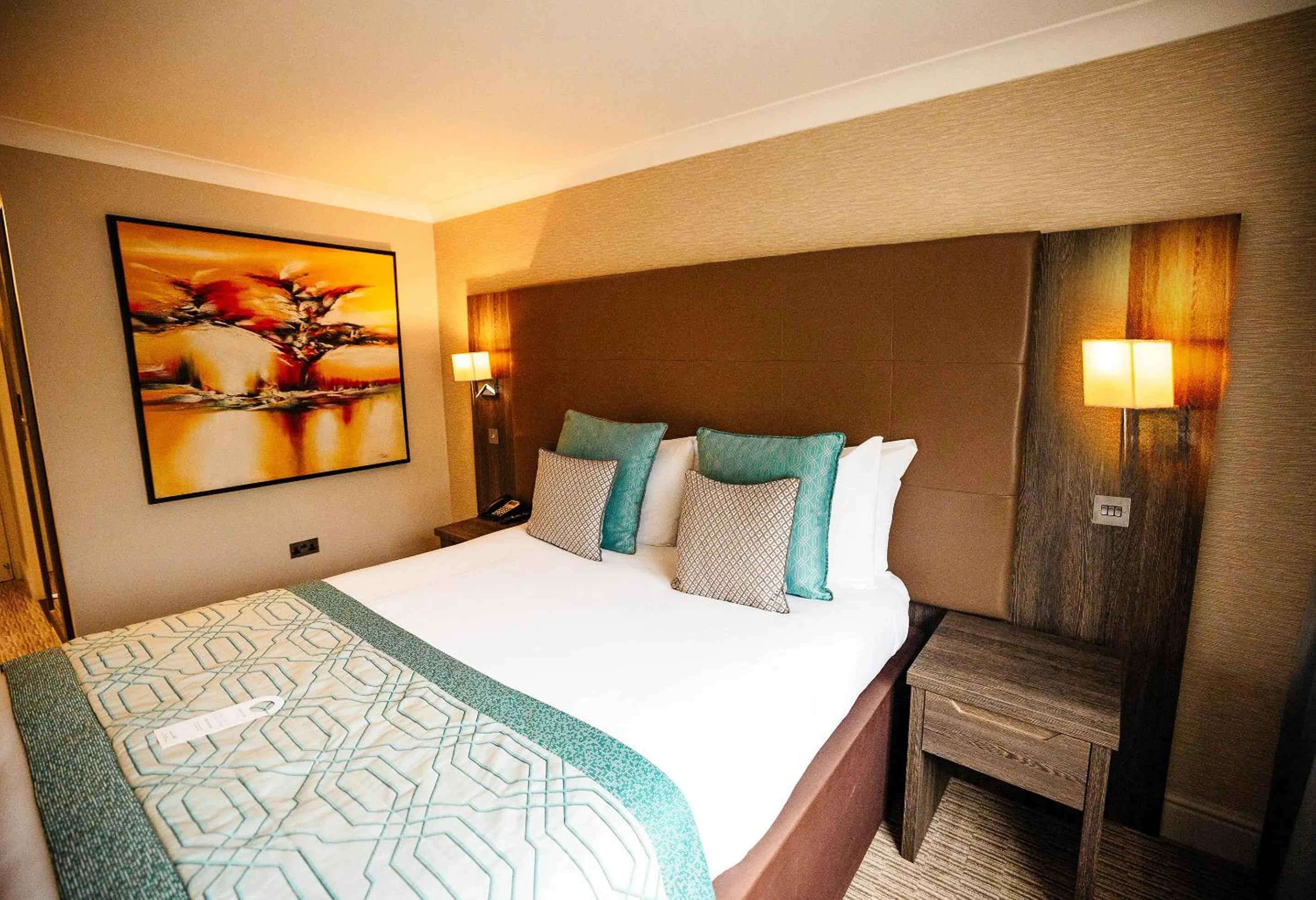 Bed in Mercure Milton Keynes Hotel