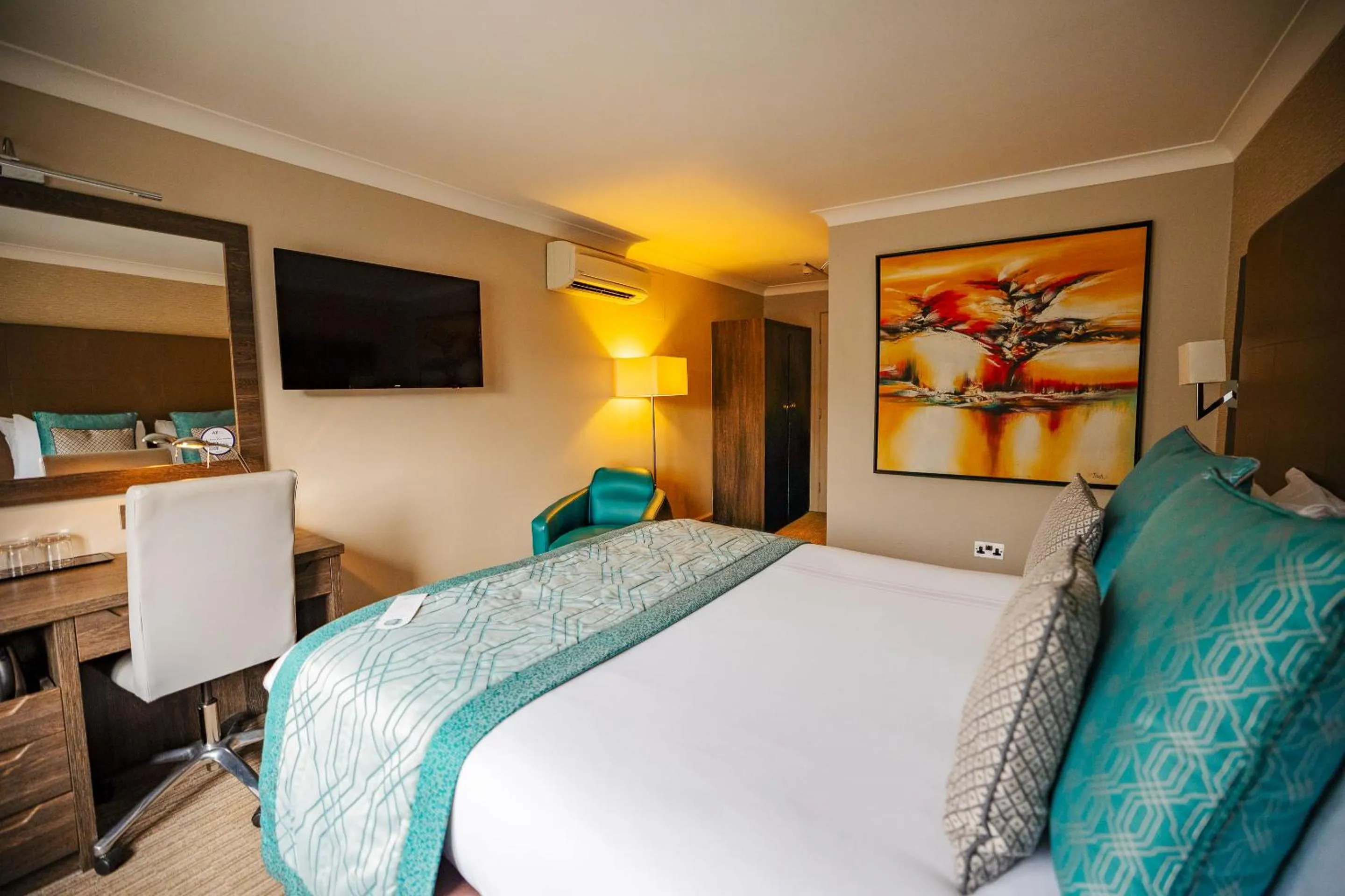 Bed in Mercure Milton Keynes Hotel