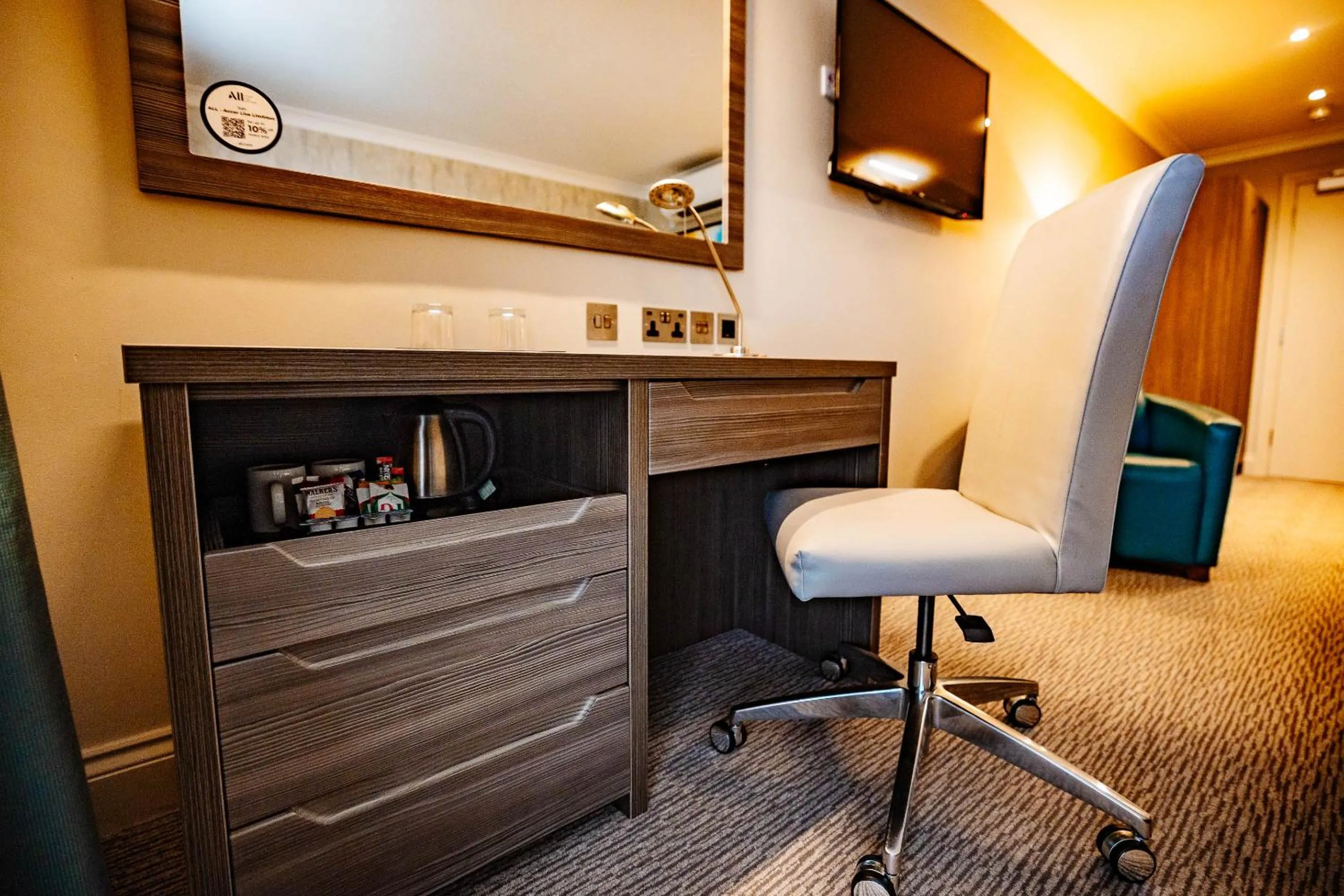 Coffee/tea facilities in Mercure Milton Keynes Hotel