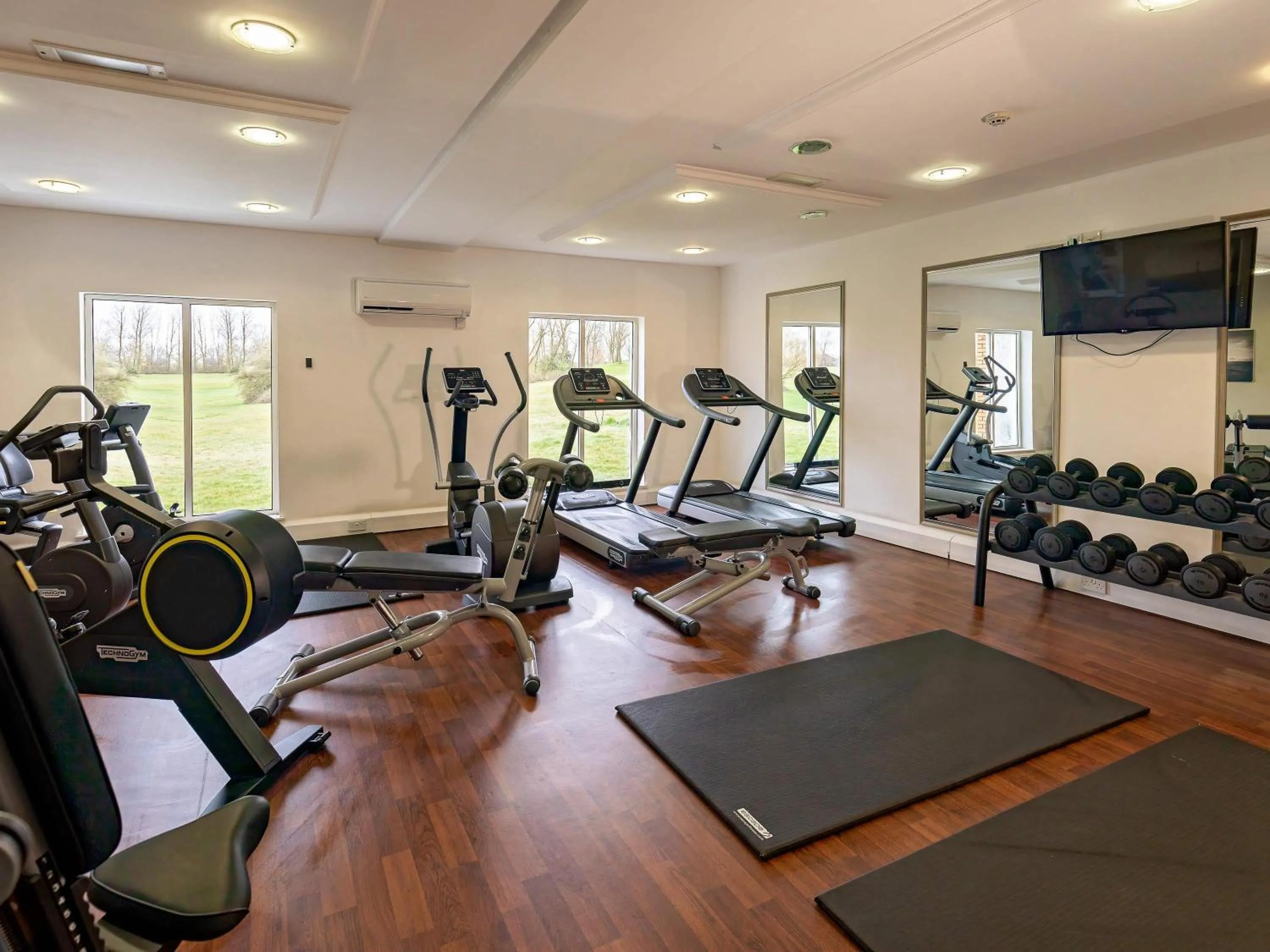 Fitness centre/facilities in Mercure Milton Keynes Hotel